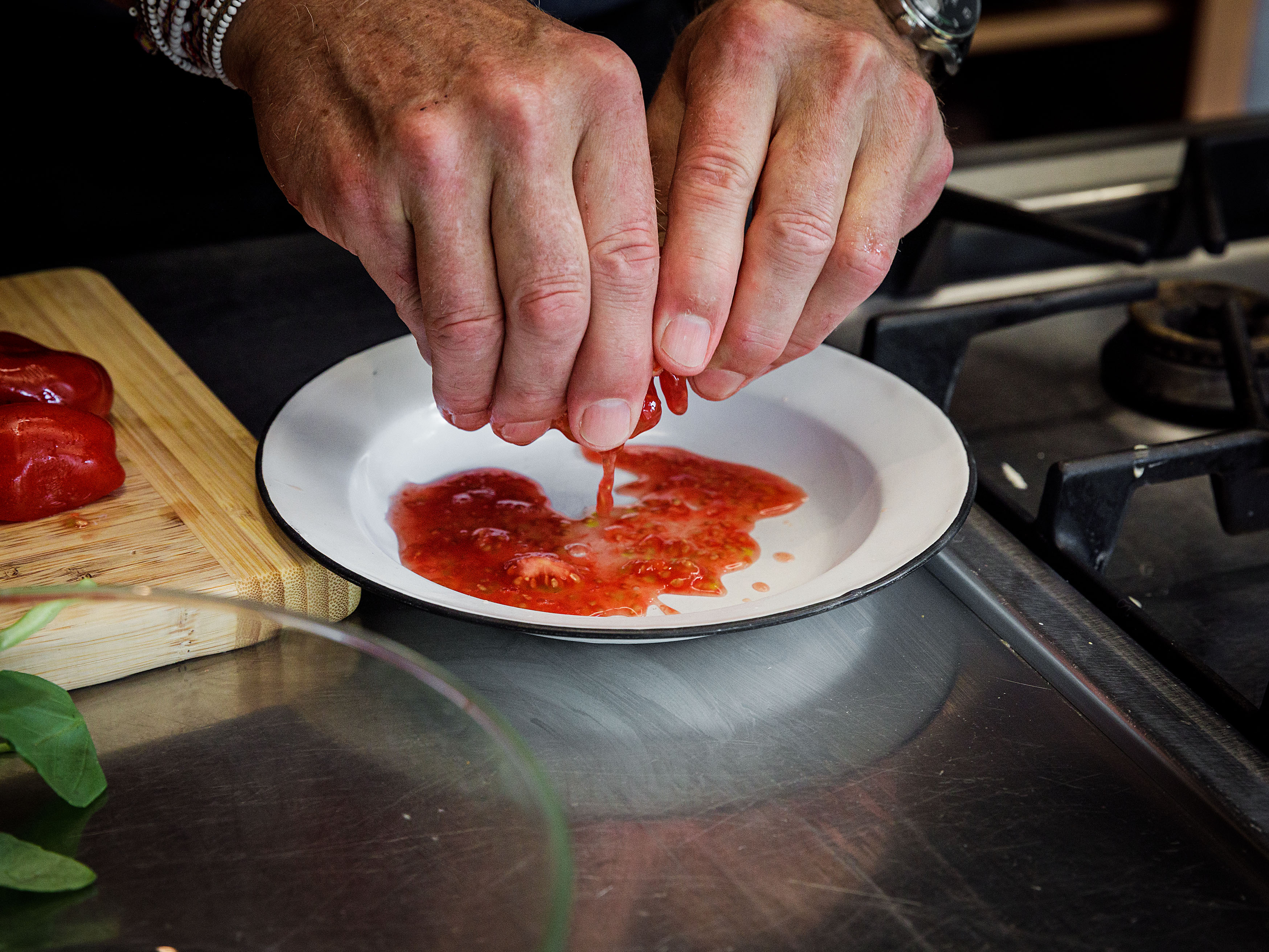 Schritt 1: Sugo für Penne alla caprese zubereiten 