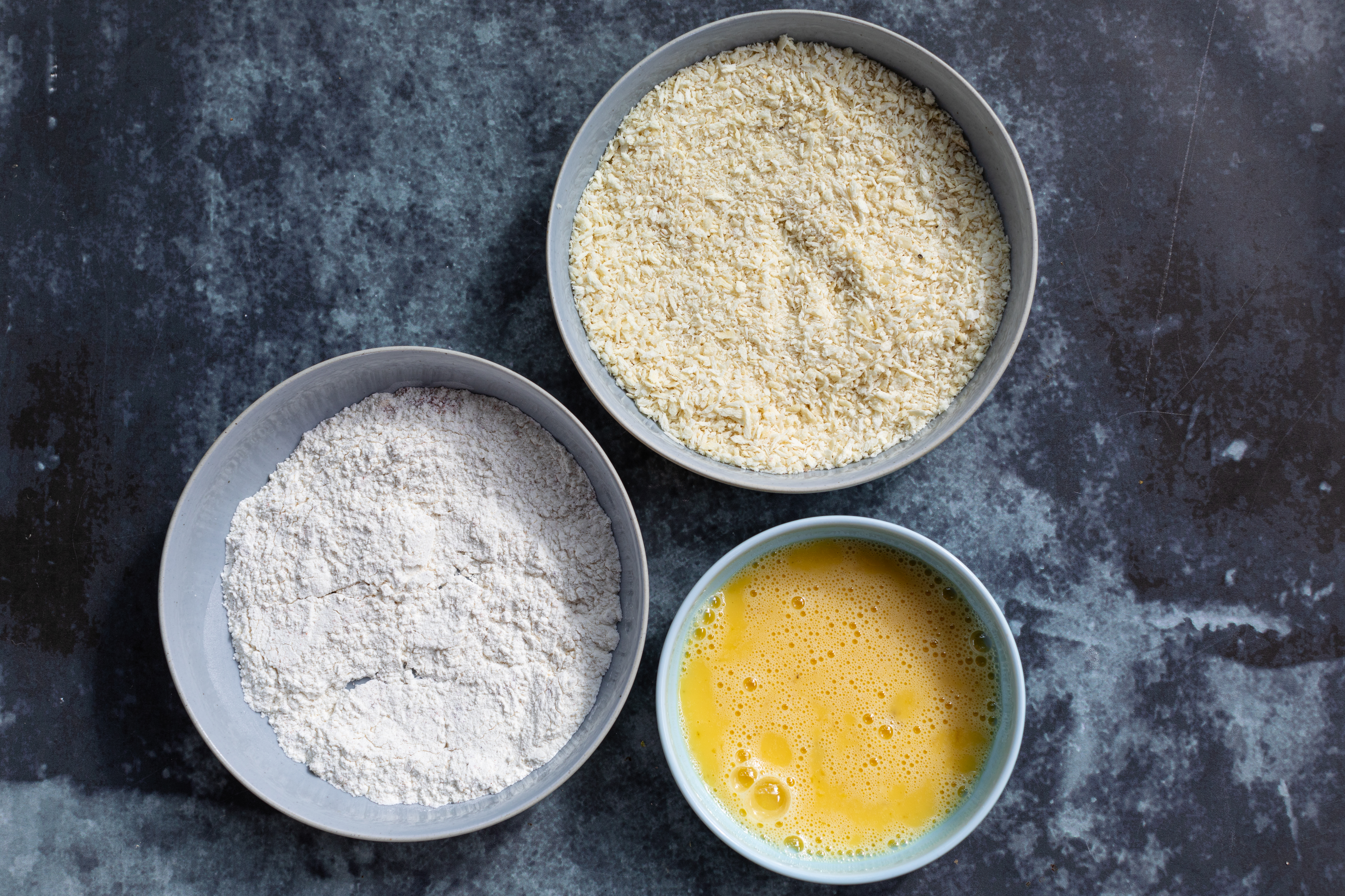 Schritt 2: Kohlrabi für Kohlrabi-Sesam-Schnitzel panieren