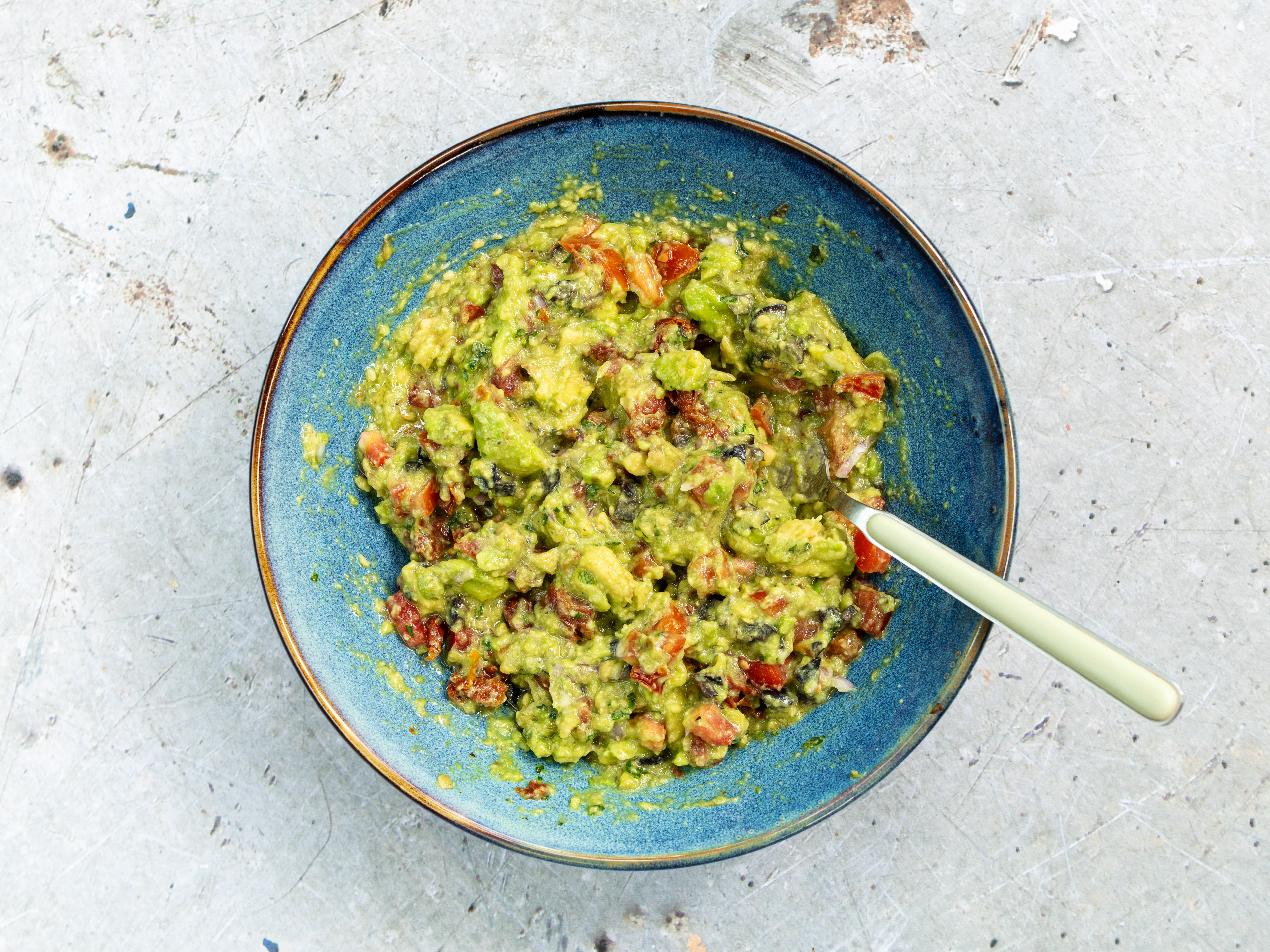 Schritt 2: Mediterrane Guacamole zubereiten