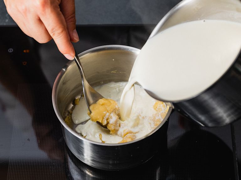 Schritt 3: Béchamelsauce zubereiten Schritt 3: Béchamelsauce zubereiten