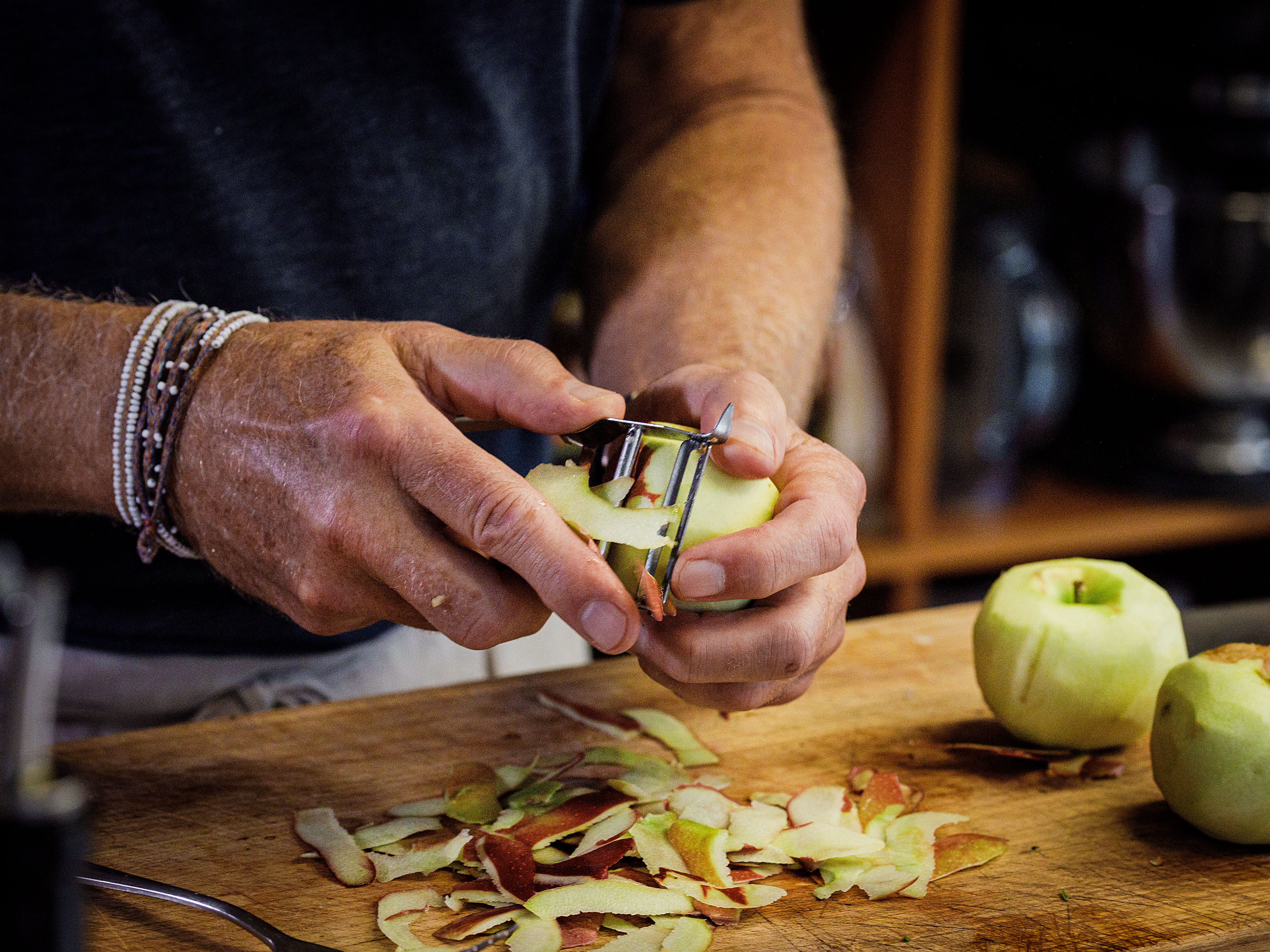 Schritt 1: Äpfel schälen