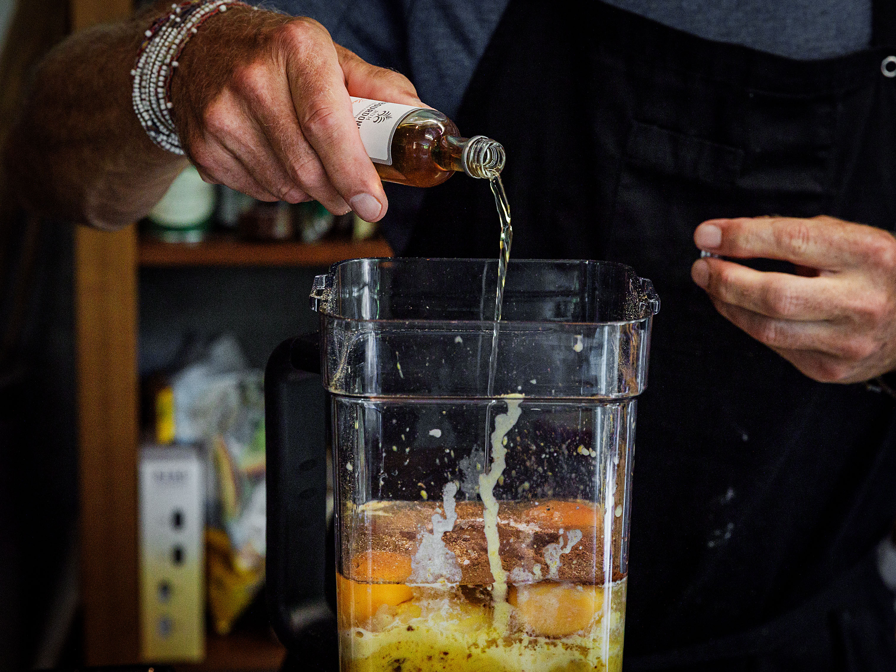 Schritt 3: Vanilleextrakt hinzufügen und weiter mixen