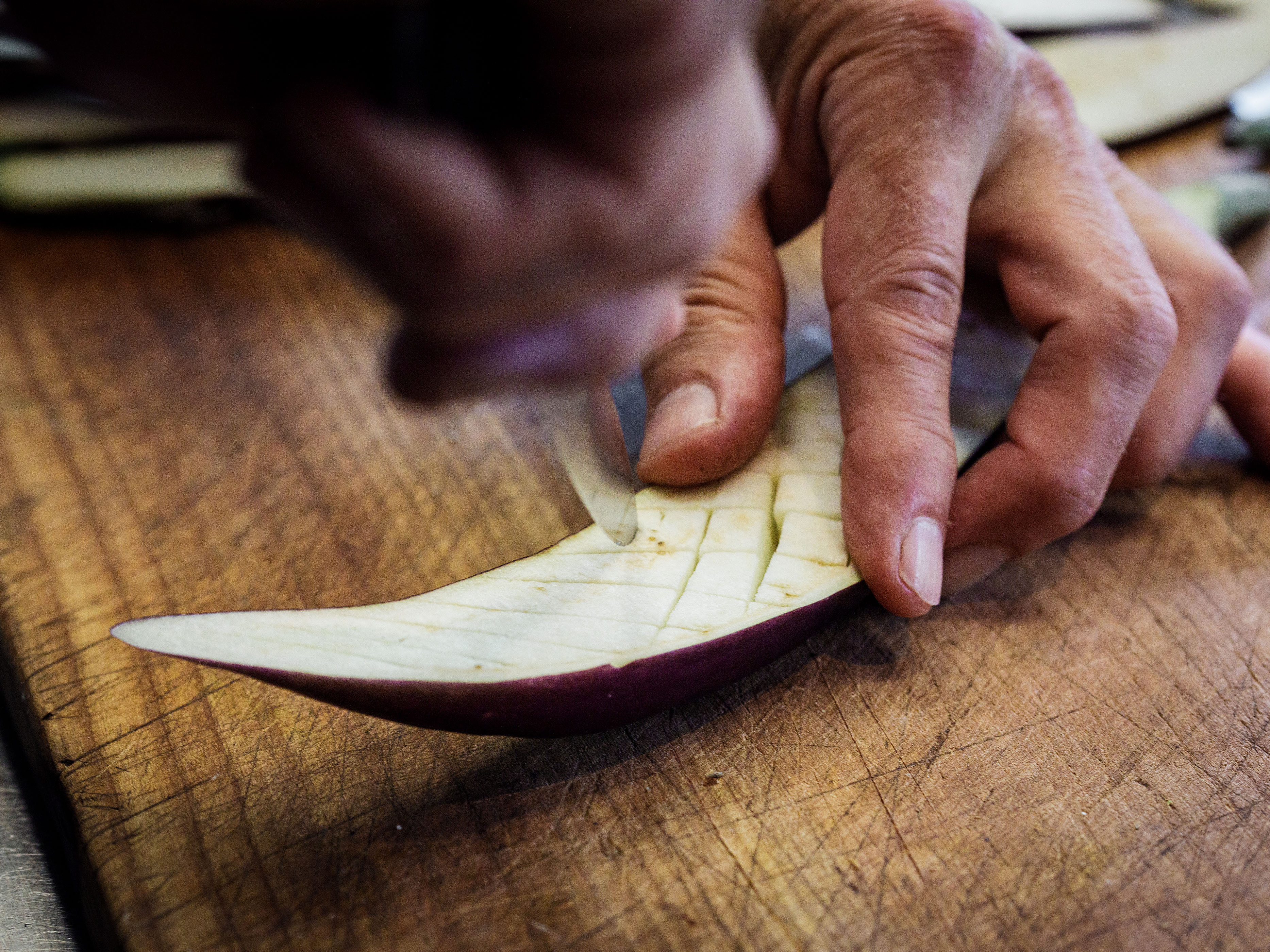 Schritt 3: Zubereitung der Honig-Teriyaki-Auberginen mit Miso 