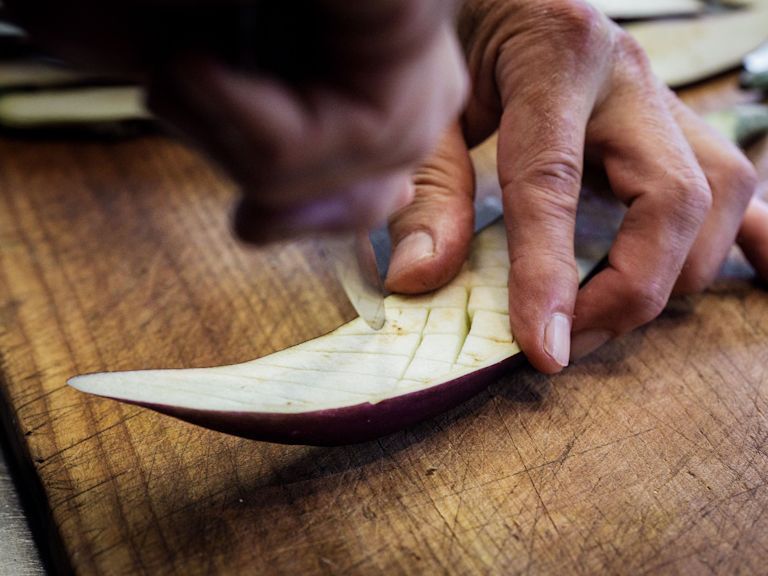 Schritt 3: Zubereitung der Honig-Teriyaki-Auberginen mit Miso Schritt 3: Zubereitung der Honig-Teriyaki-Auberginen mit Miso