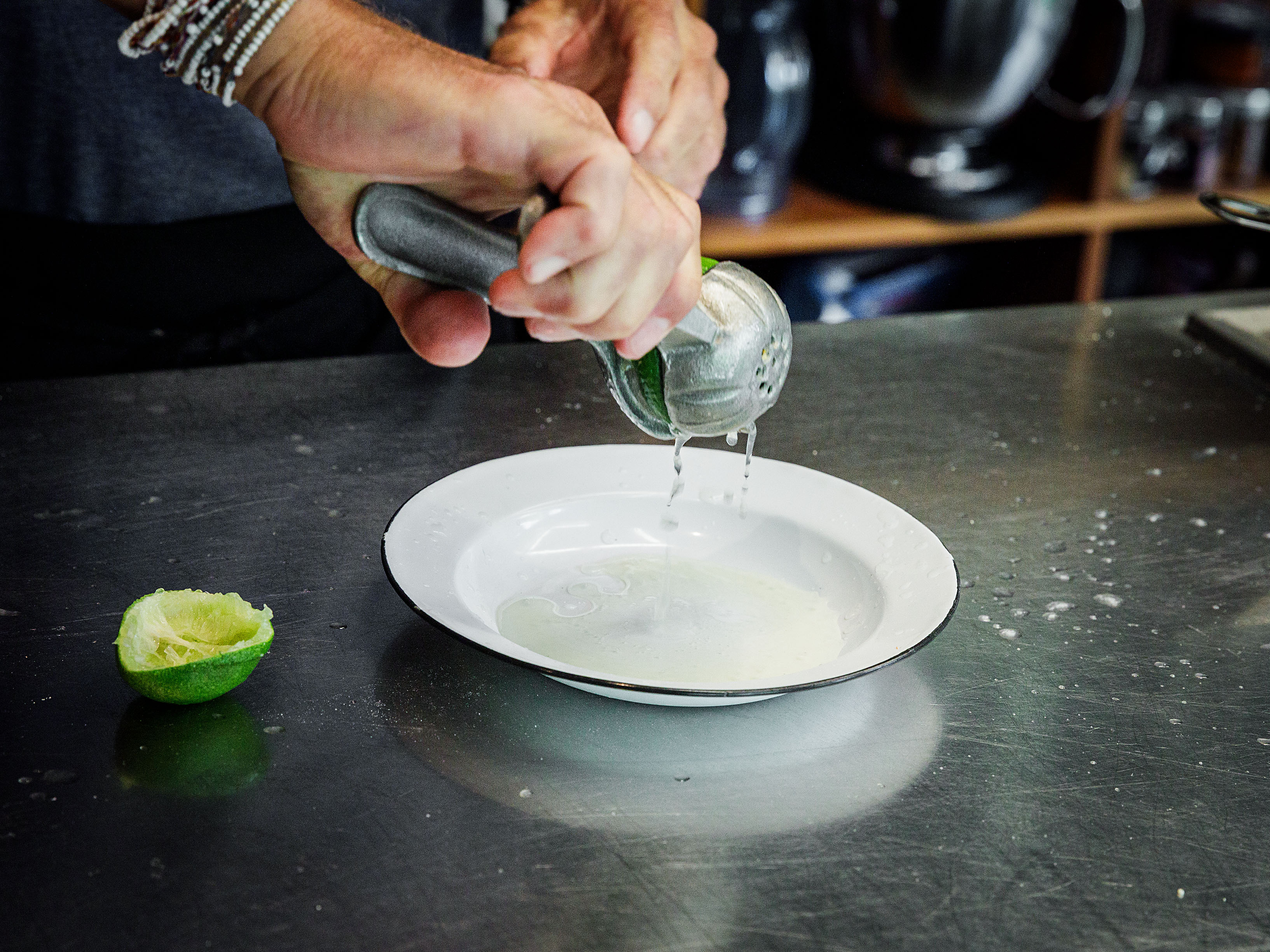 Schritt 2: Limettensaft vorbereiten