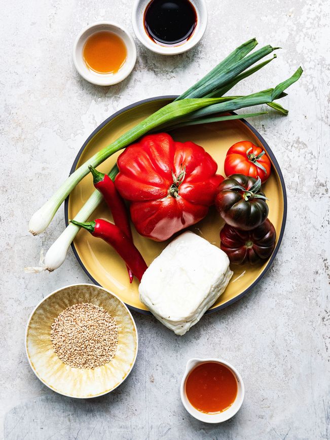 Grillierter Halloumi mit Chili-Sesam-Dressing, Tomaten und Frühlingszwiebeln Rezept 3