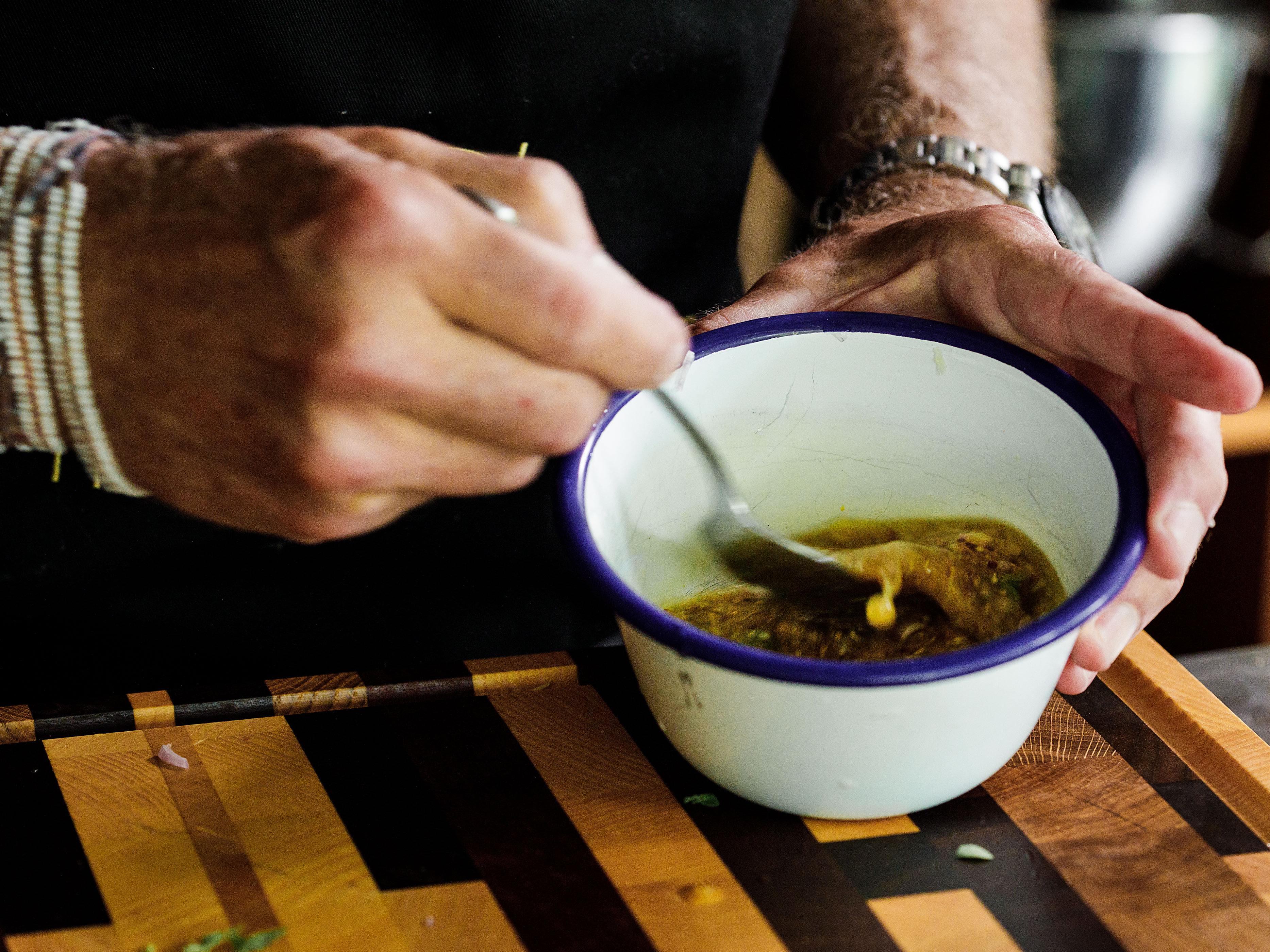 Schritt 2:  Vinaigrette für den grünen Salat zubereiten 