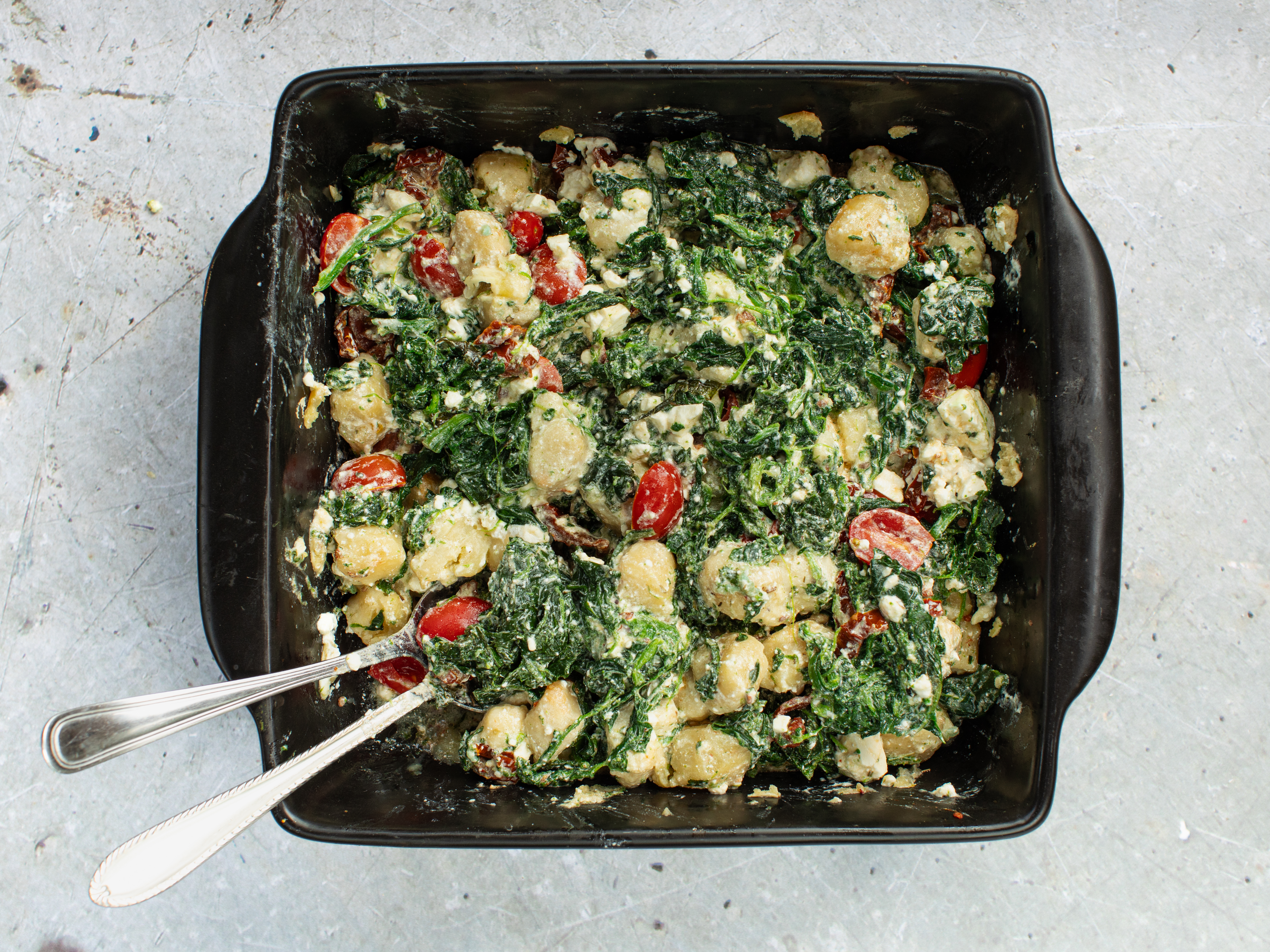 Schritt 3: In der Hälfte der Zeit einmal umrühren und den Feta gut verteilen, damit alles cremig wird