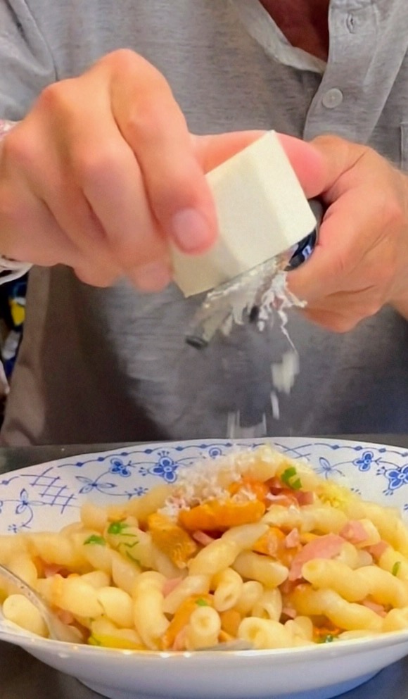 Pasta mit Eierschwämme und Mortadella Rezept