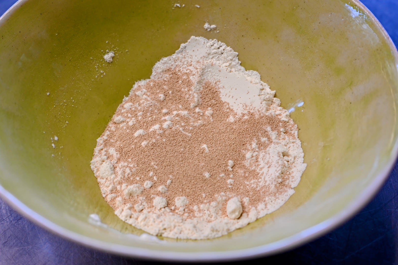 Schritt 1: Teigvorbereitung für Golden Pancake mit Beerenkompott