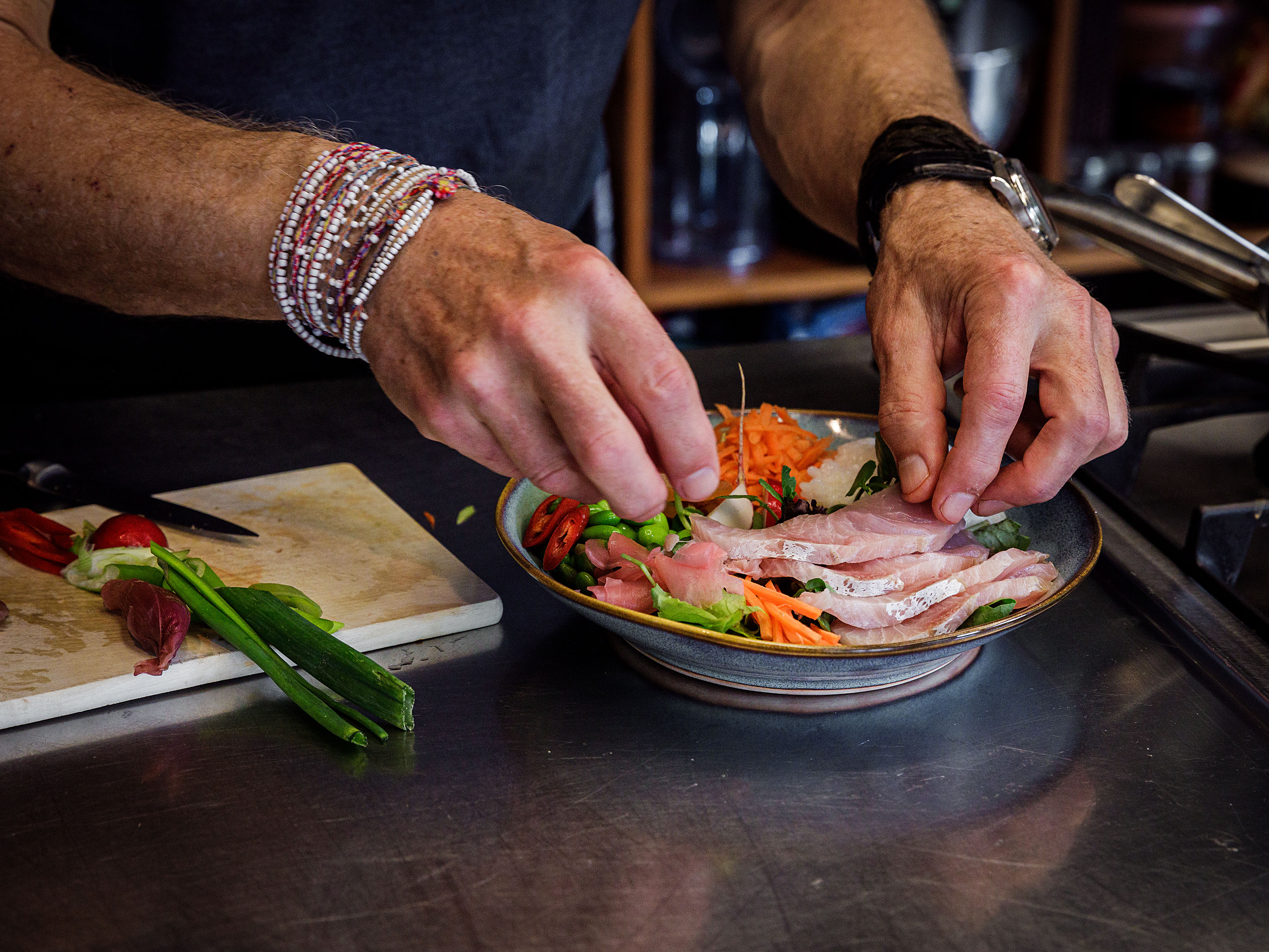 Schritt 4: Kombu Kingfish Poke Bowl anrichten