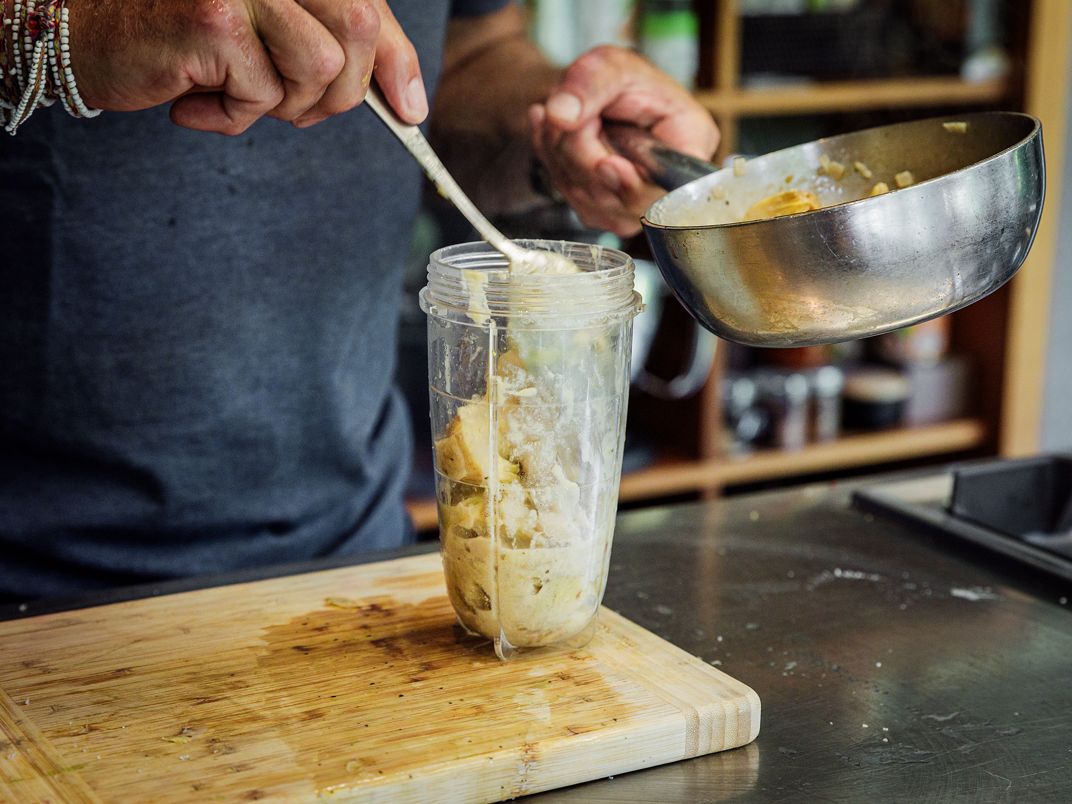 Schritt 2: Dip für Artischocken-Bohnen-Dip mit Kombucha-Stachelbeeren-Pickles zubereiten  