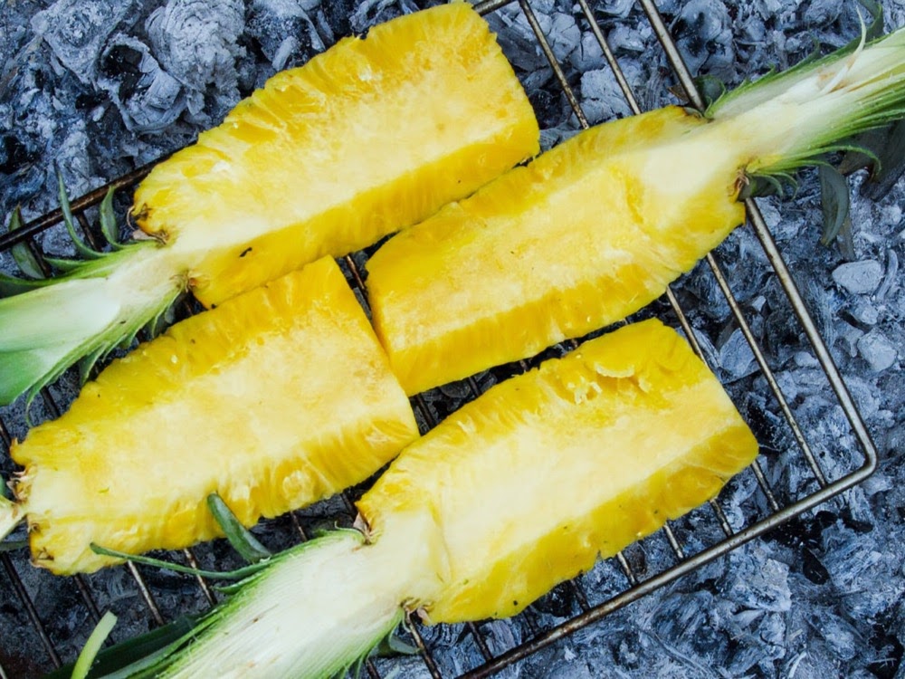 Schritt 3: Grillierte Ananas mit Ingwer und Thai-Basilikum-Sorbet 