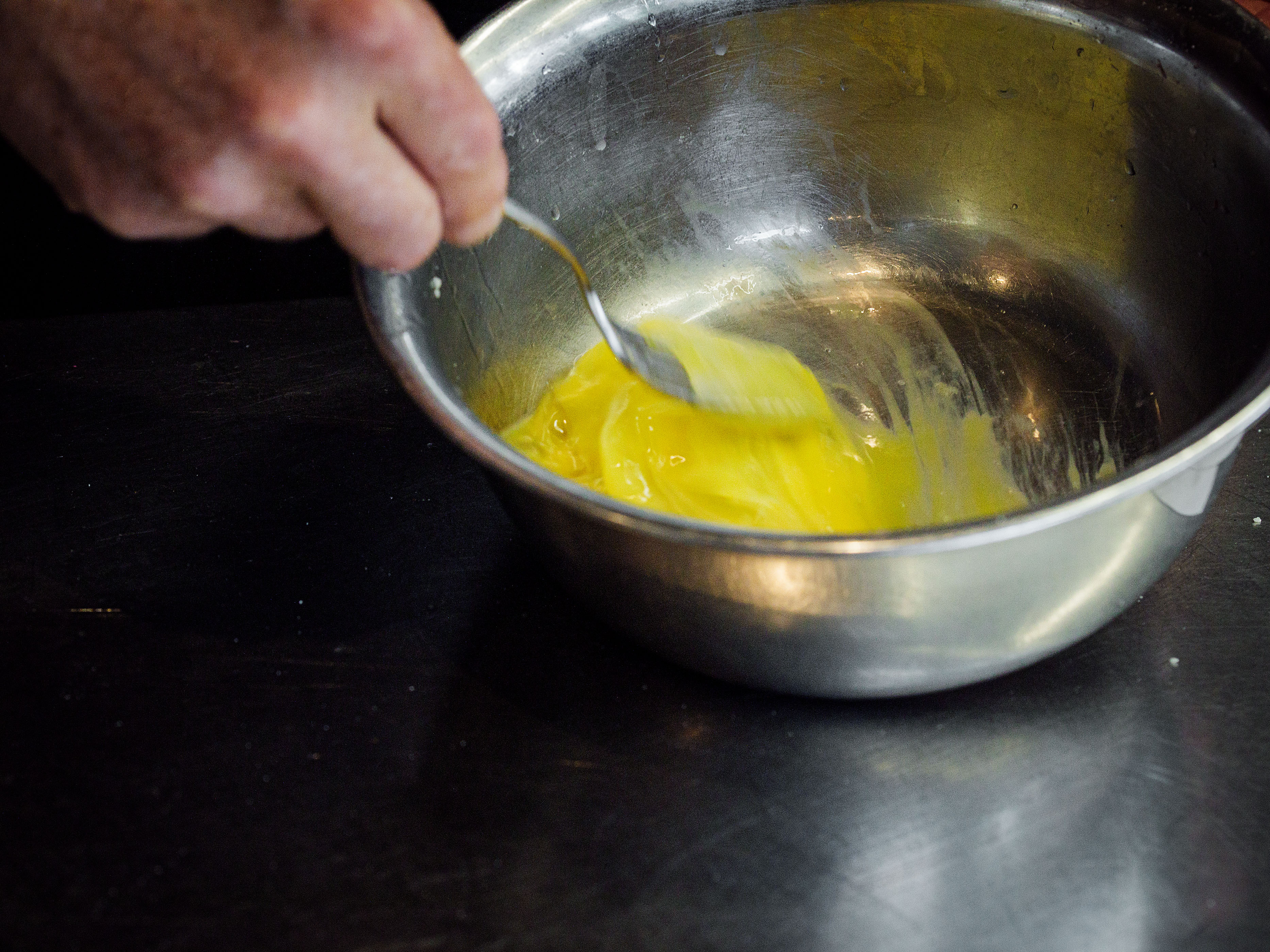 Schritt 3:  Füllung für den Heidelbeerkuchen zubereiten 