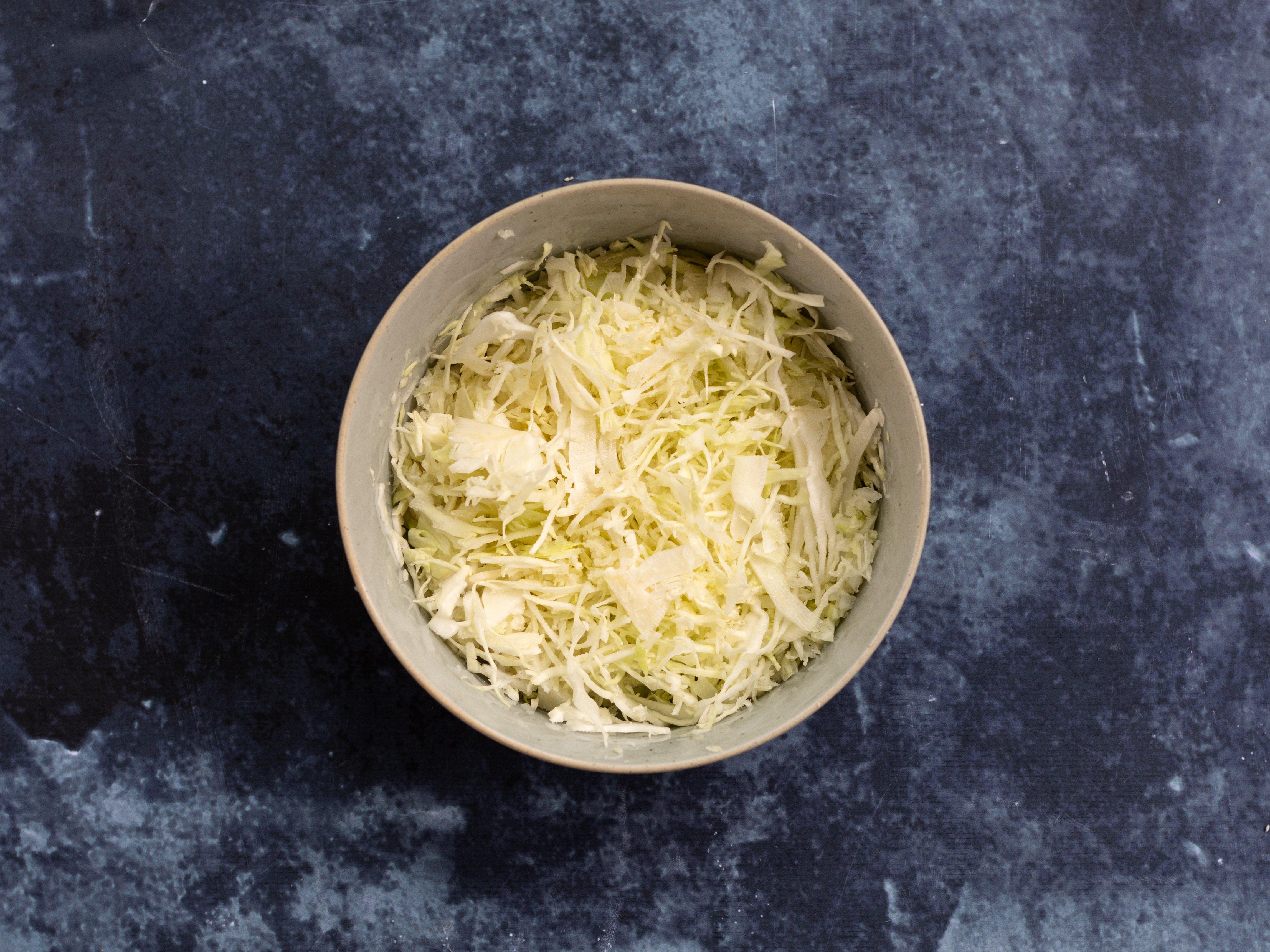 Schritt 4: Sauce und Krautsalat für Tofu Katsu Sandwich zubereiten 