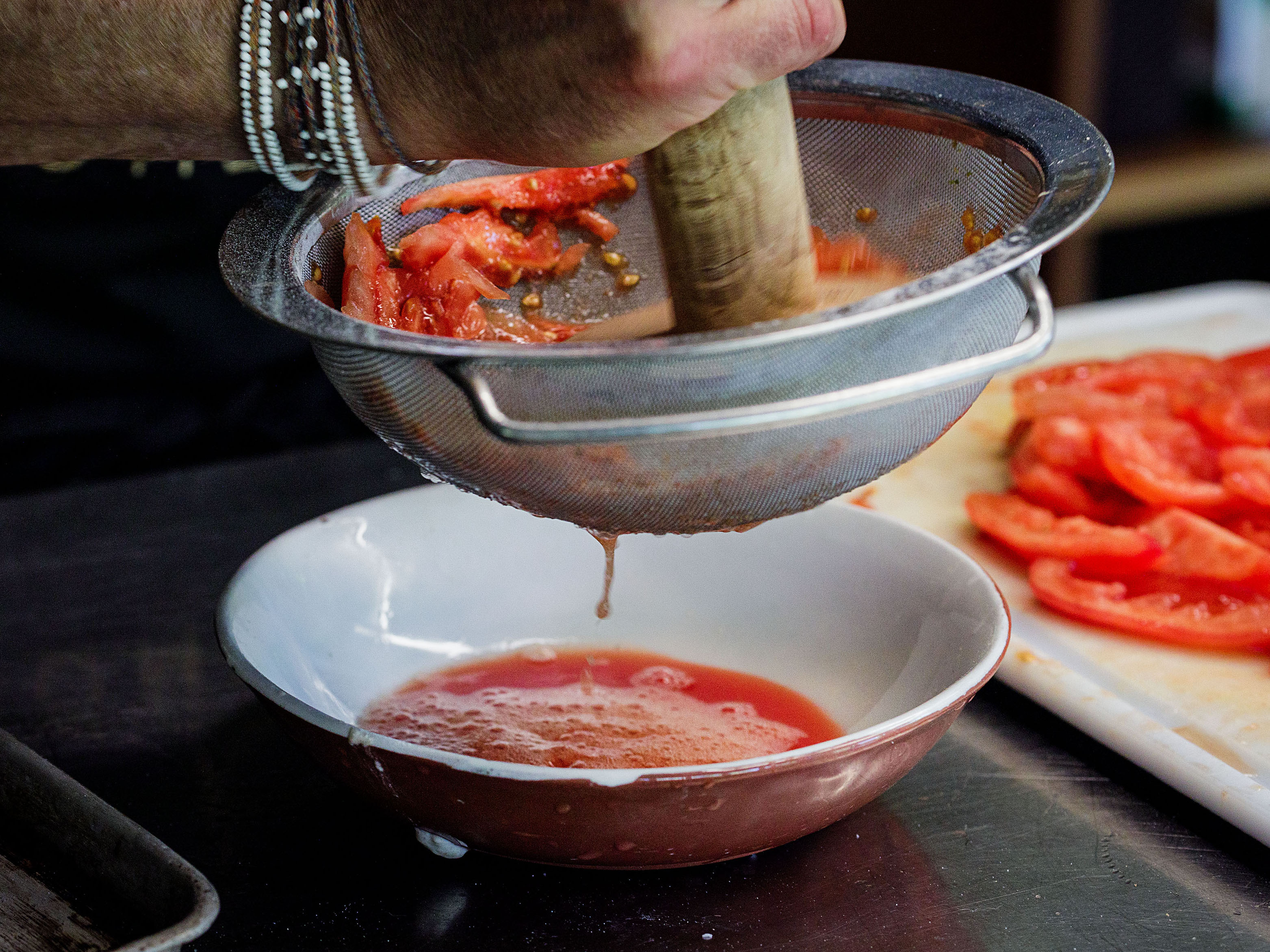 Schritt 2: Spaghetti mit Schmortomaten, Knusper-Kapern und Ricotta