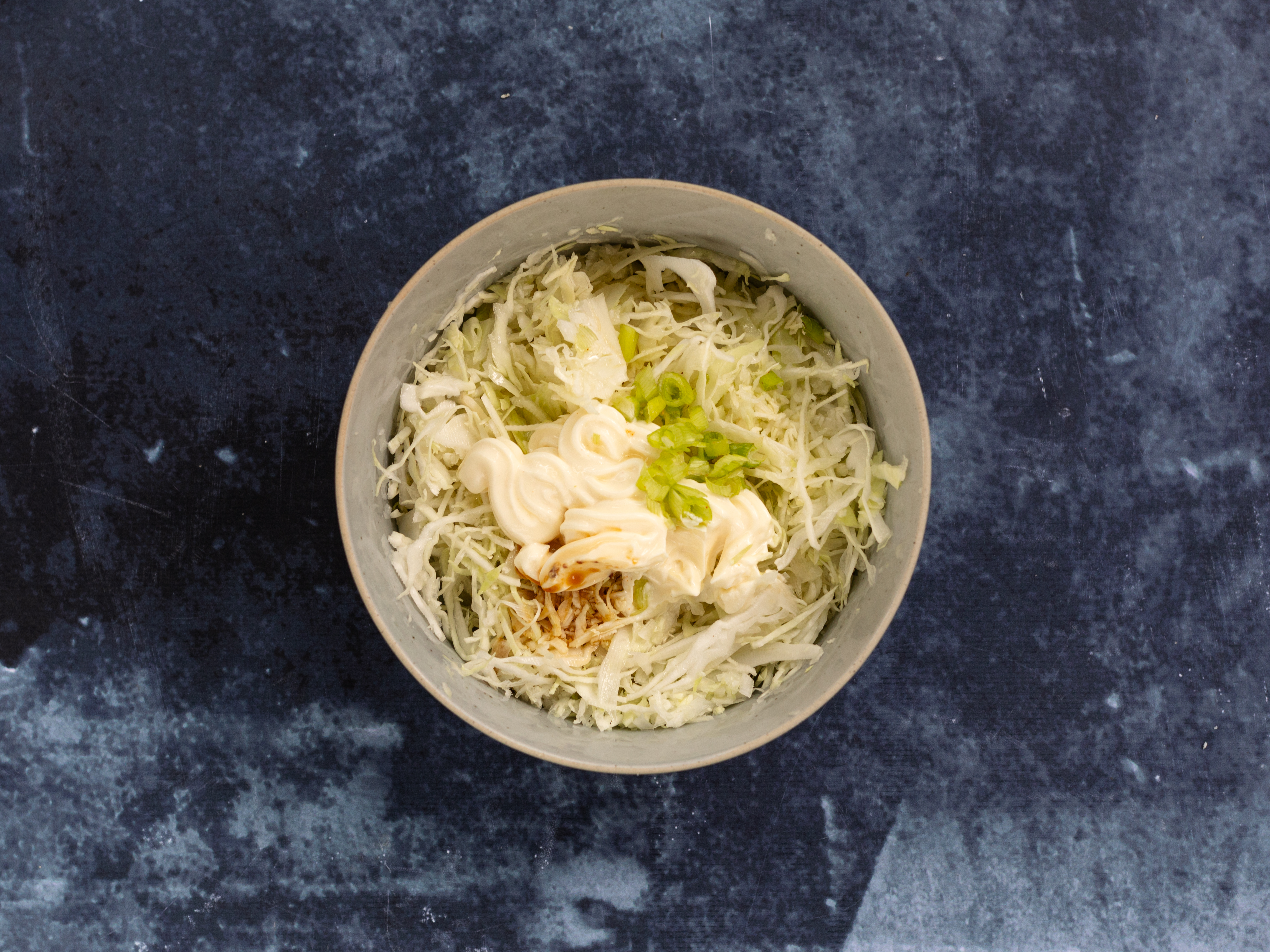 Schritt 4: Sauce und Krautsalat für Tofu Katsu Sandwich zubereiten 