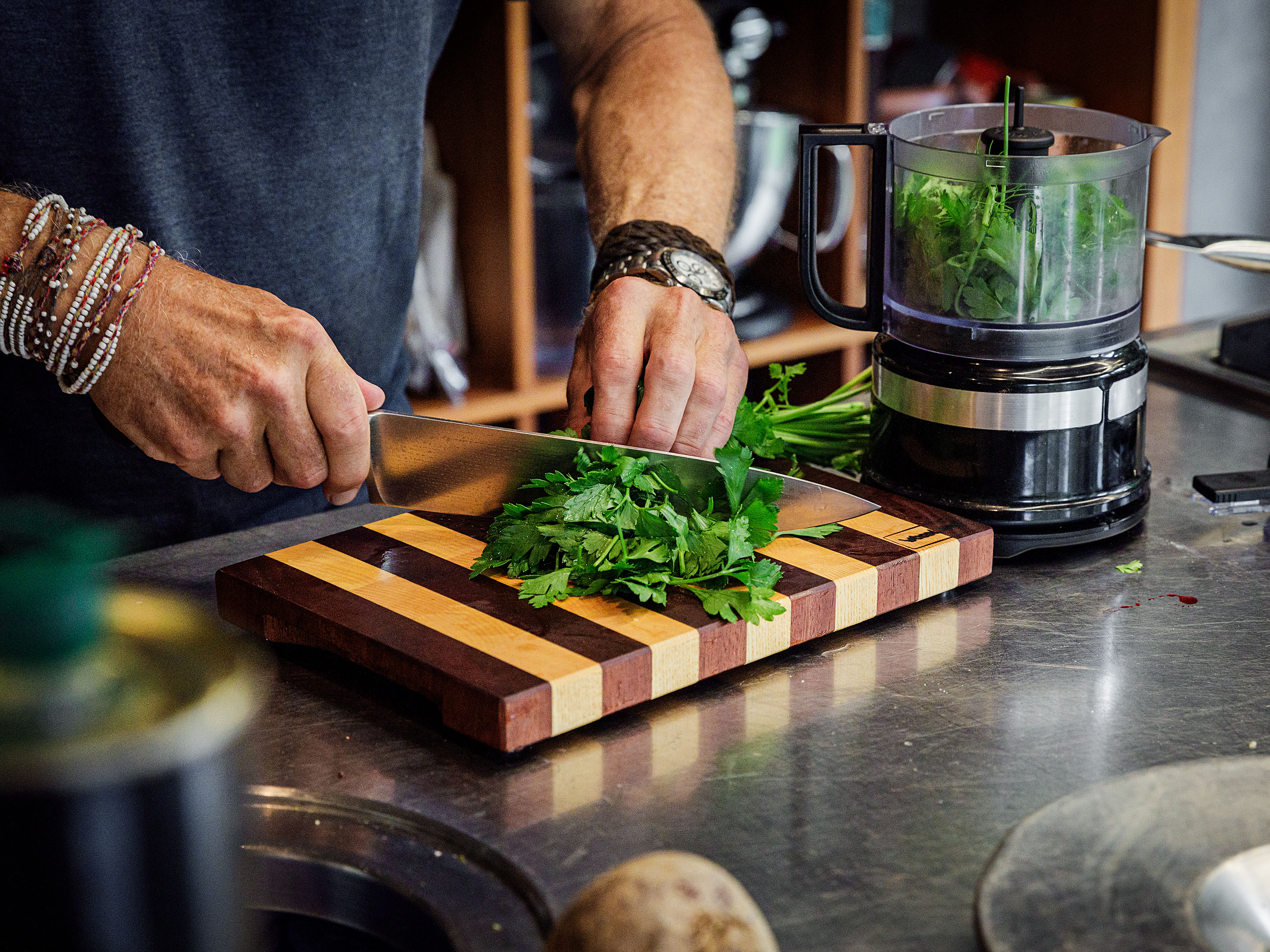 Schritt 2: Kräuter grob hacken