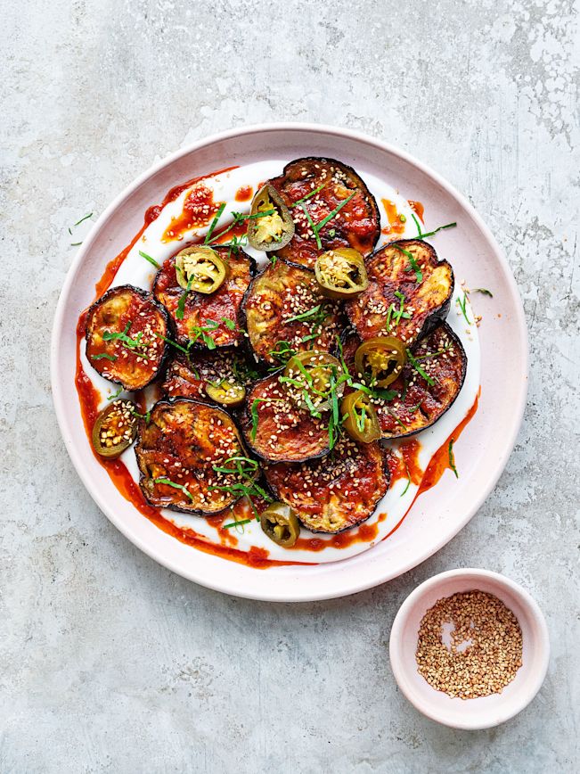 Auberginen mit Lime Yoghurt und Tomaten-Chilioel Rezept Auberginen mit Lime Yoghurt und Tomaten-Chilioel Rezept