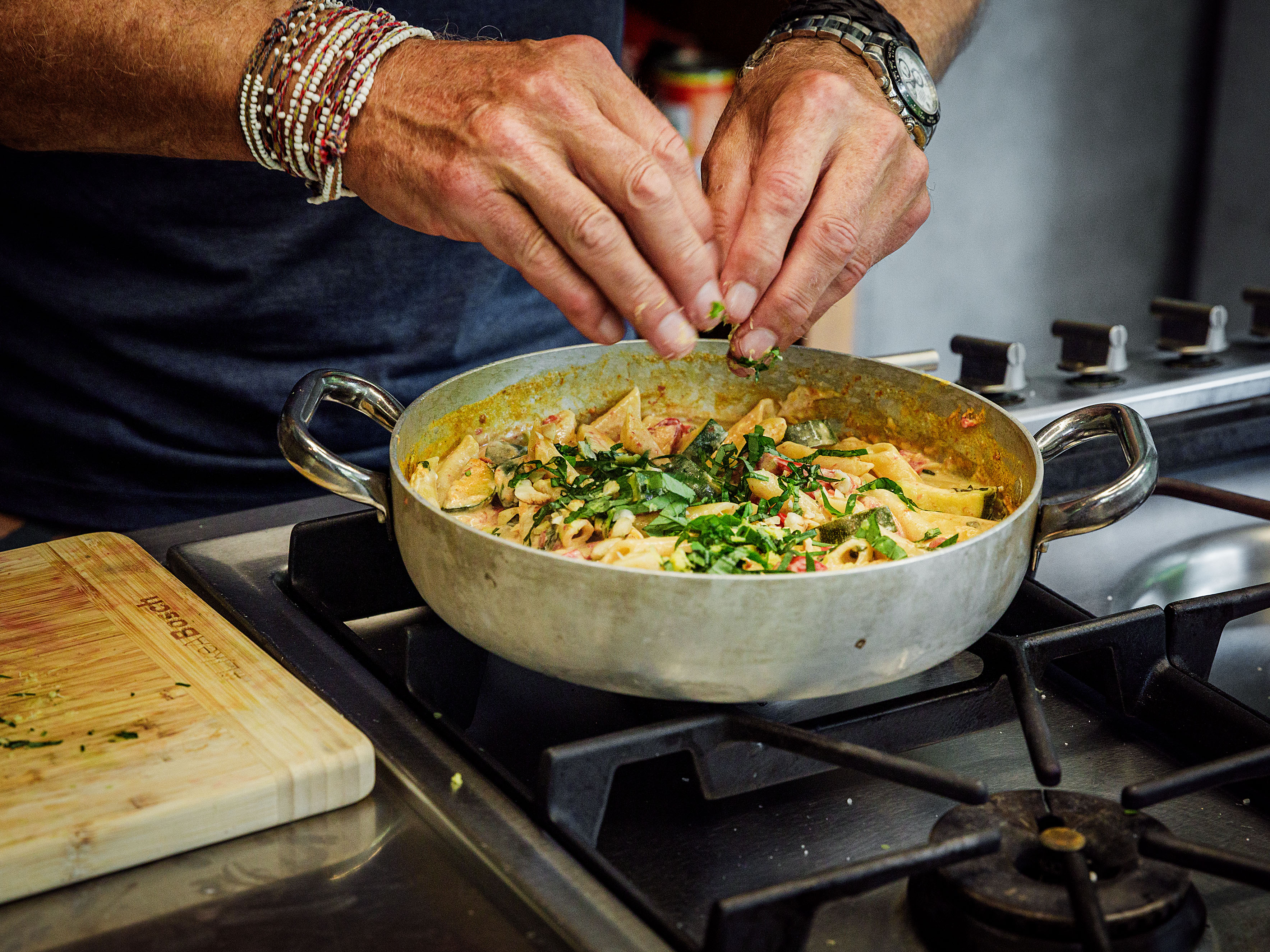 Schritt 3: Die Cremolata über die fertige Pasta streuen