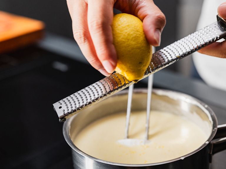 Schritt 2: Zitronenrahmsauce ansetzen Schritt 2: Zitronenrahmsauce ansetzen