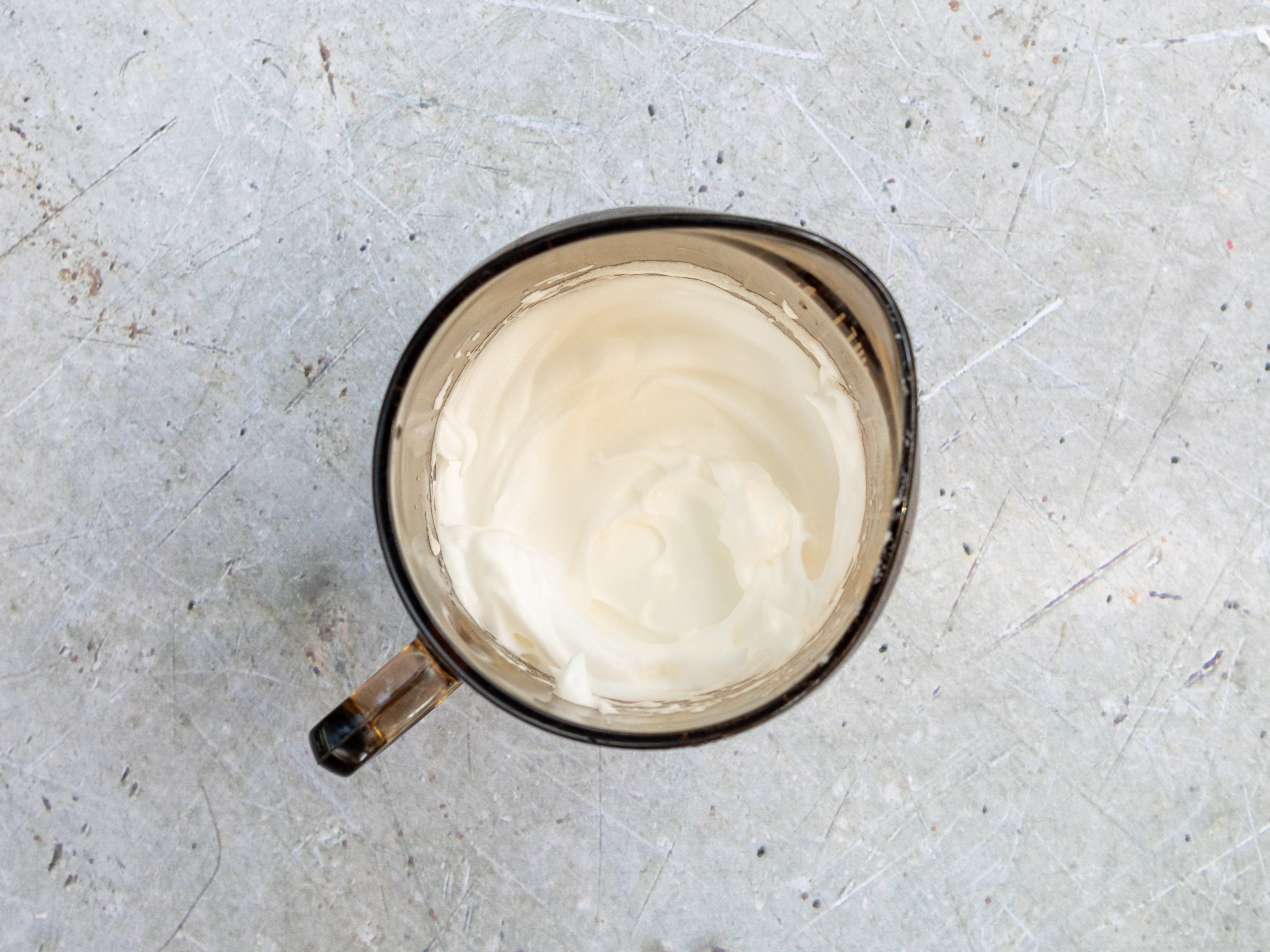 Schritt 3: Eiweiss für Randen-Waffeln mit Ziegenkäse steif schlagen und unterheben