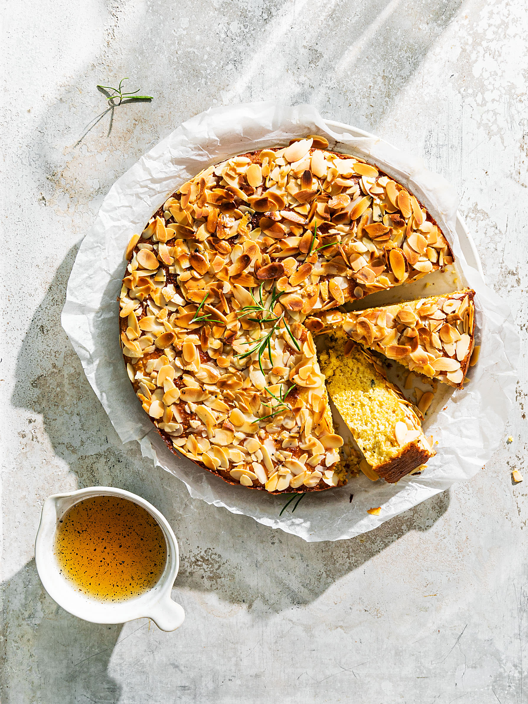 Glutenfreier Polenta-Ricotta-Kuchen mit Mandeln Rezept