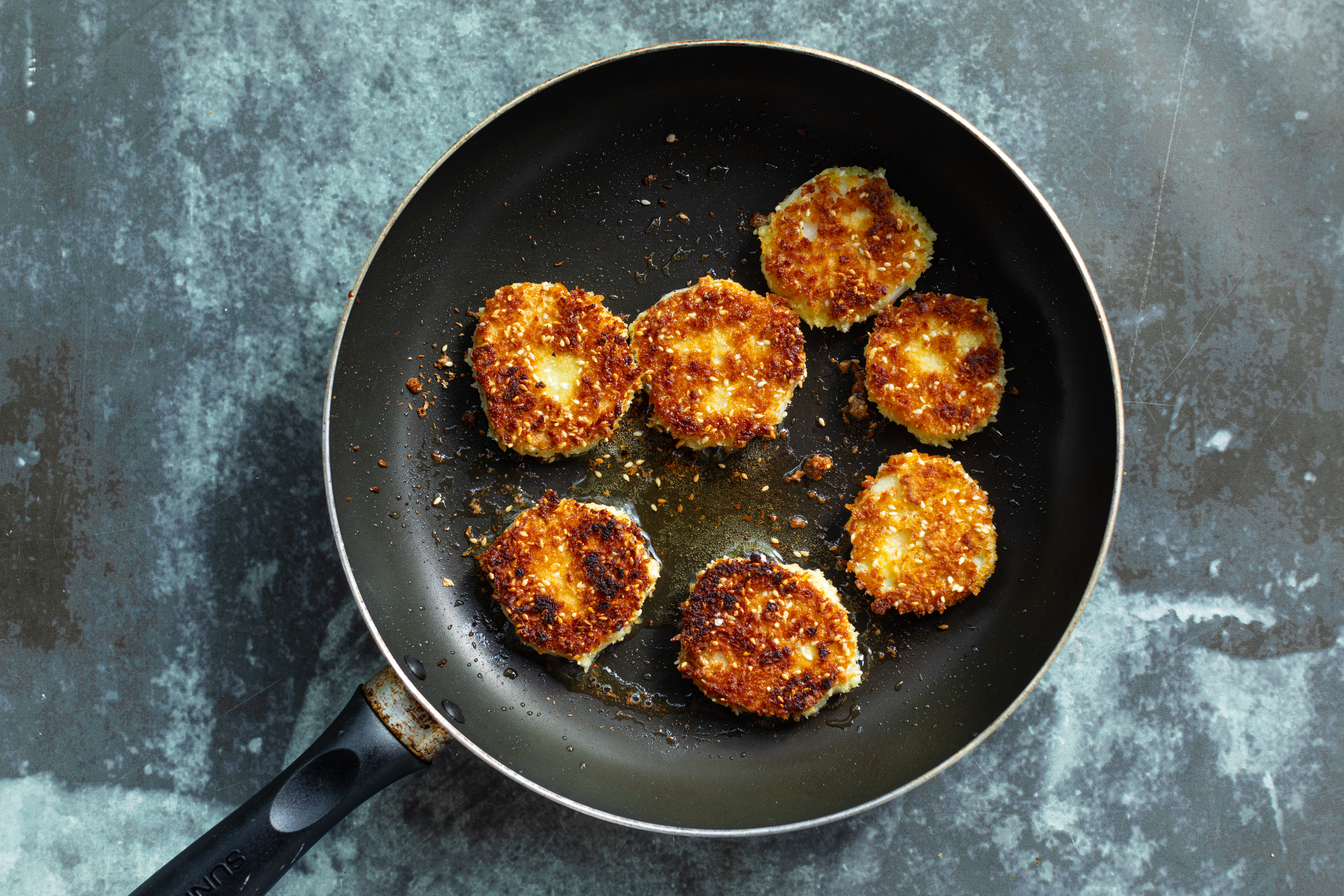 Schritt 3: Kohlrabi für Kohlrabi-Sesam-Schnitzel braten