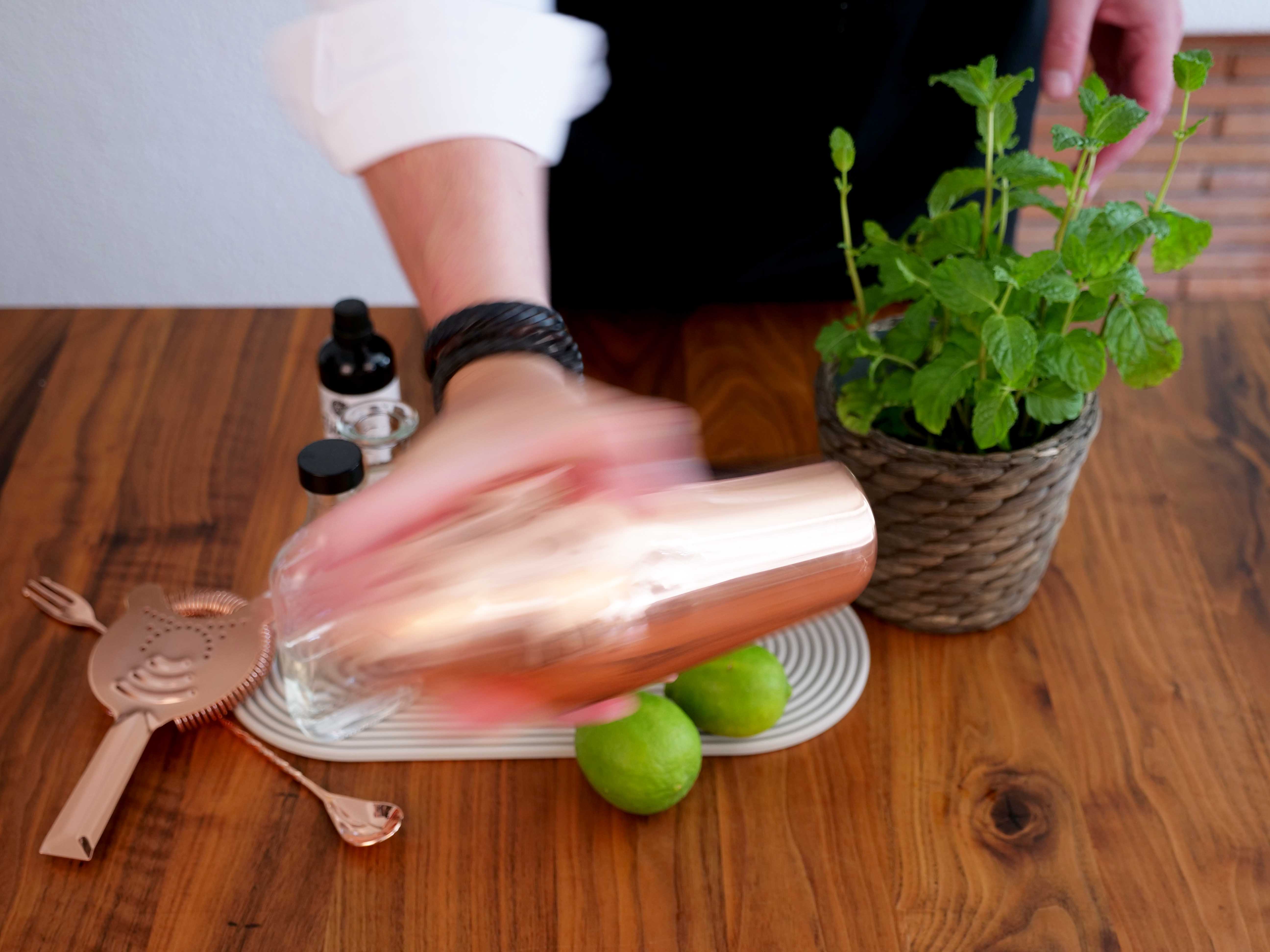 4. Shaken & abseihen