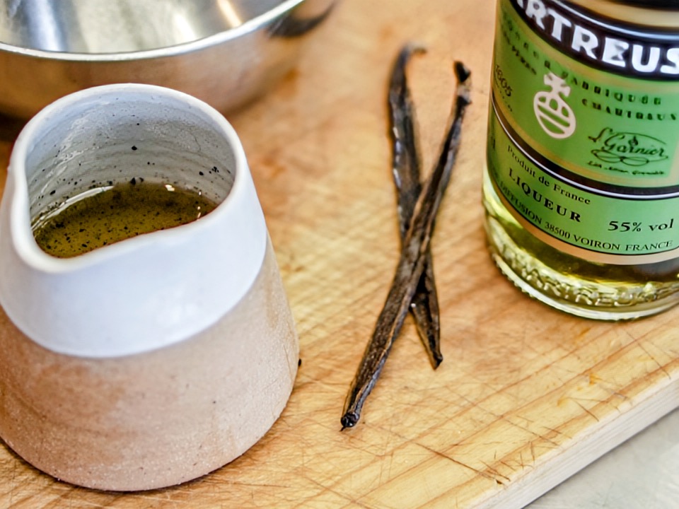 Schritt 3: Vanille-Orangensirup für Glutenfreier Orangen-Polenta-Kuchen zubereiten