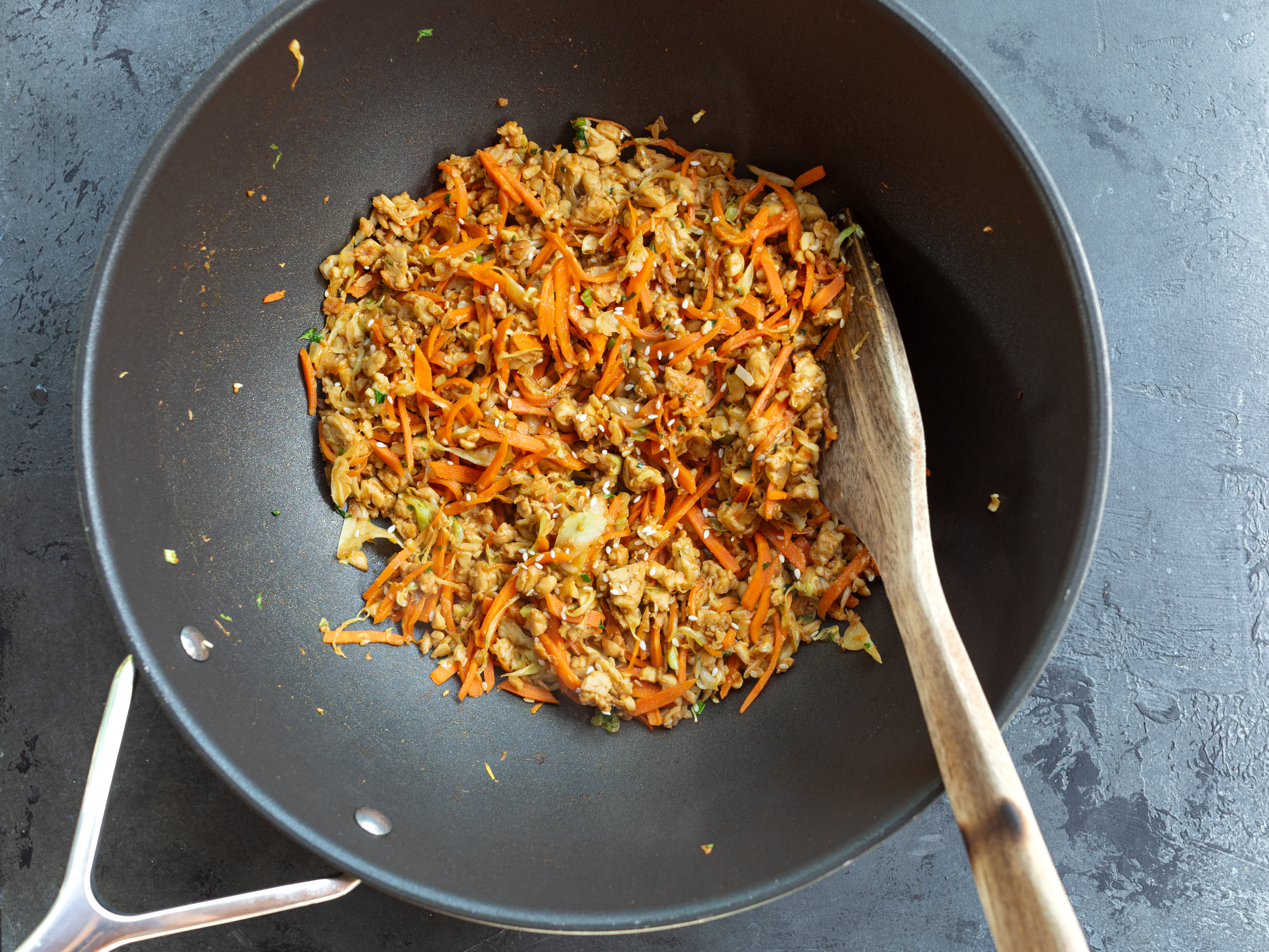 Scchritt 2: Füllung  für Gyoza mit Knusperboden vorbereiten