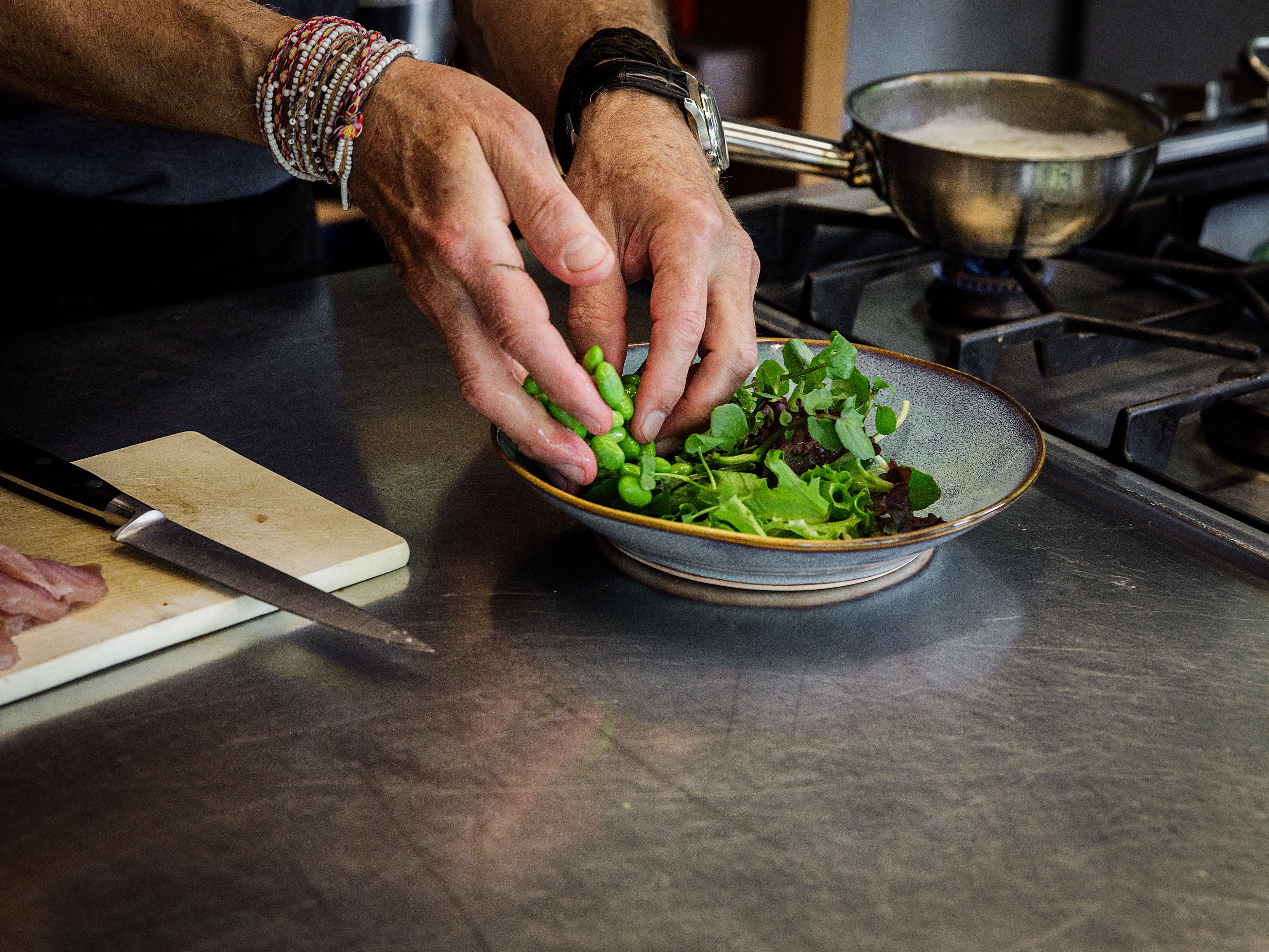 Schritt 4: Kombu Kingfish Poke Bowl anrichten