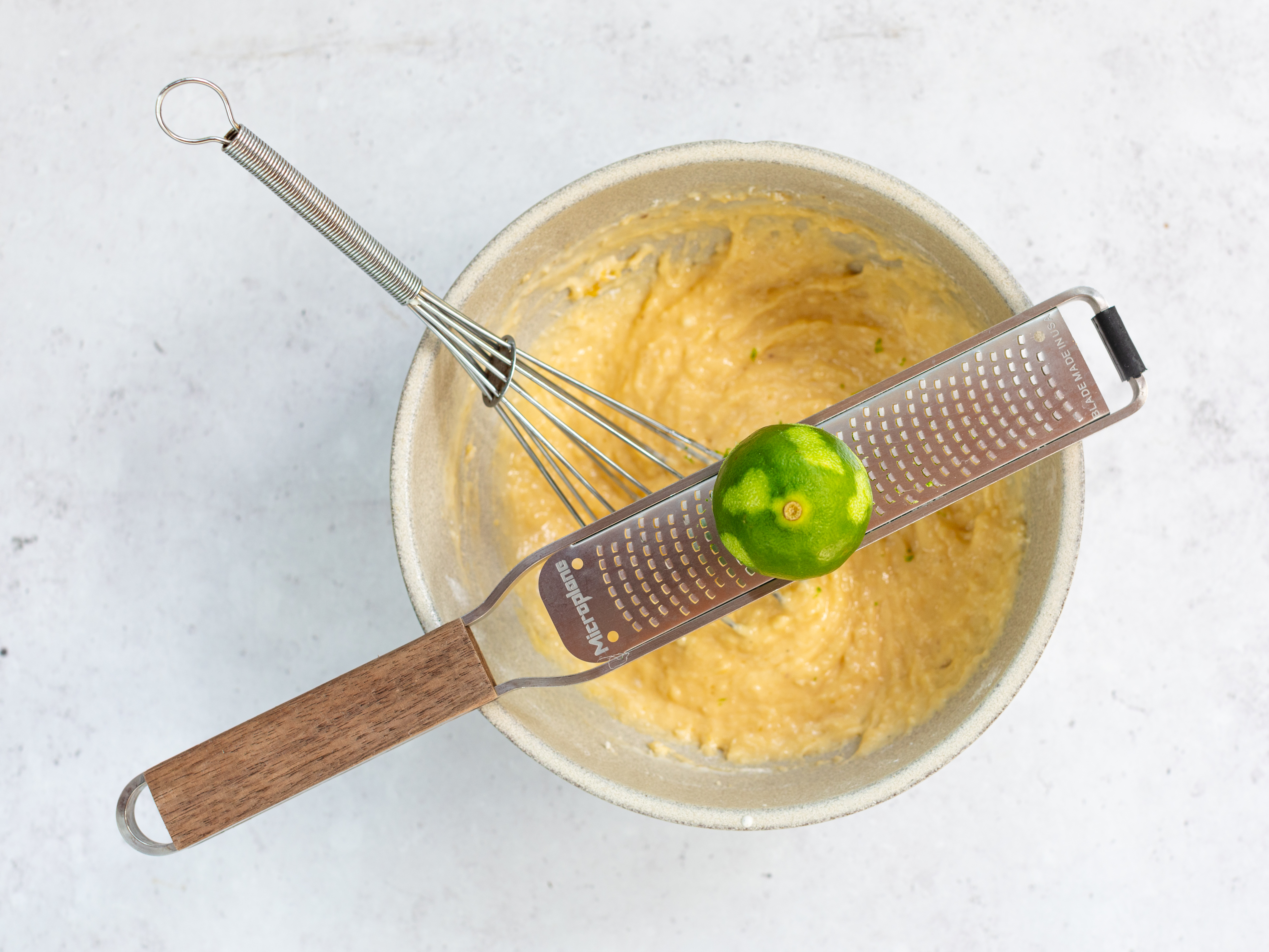 Schritt 3: Teig für Kokos-Limetten-Waffeln vorbereiten 