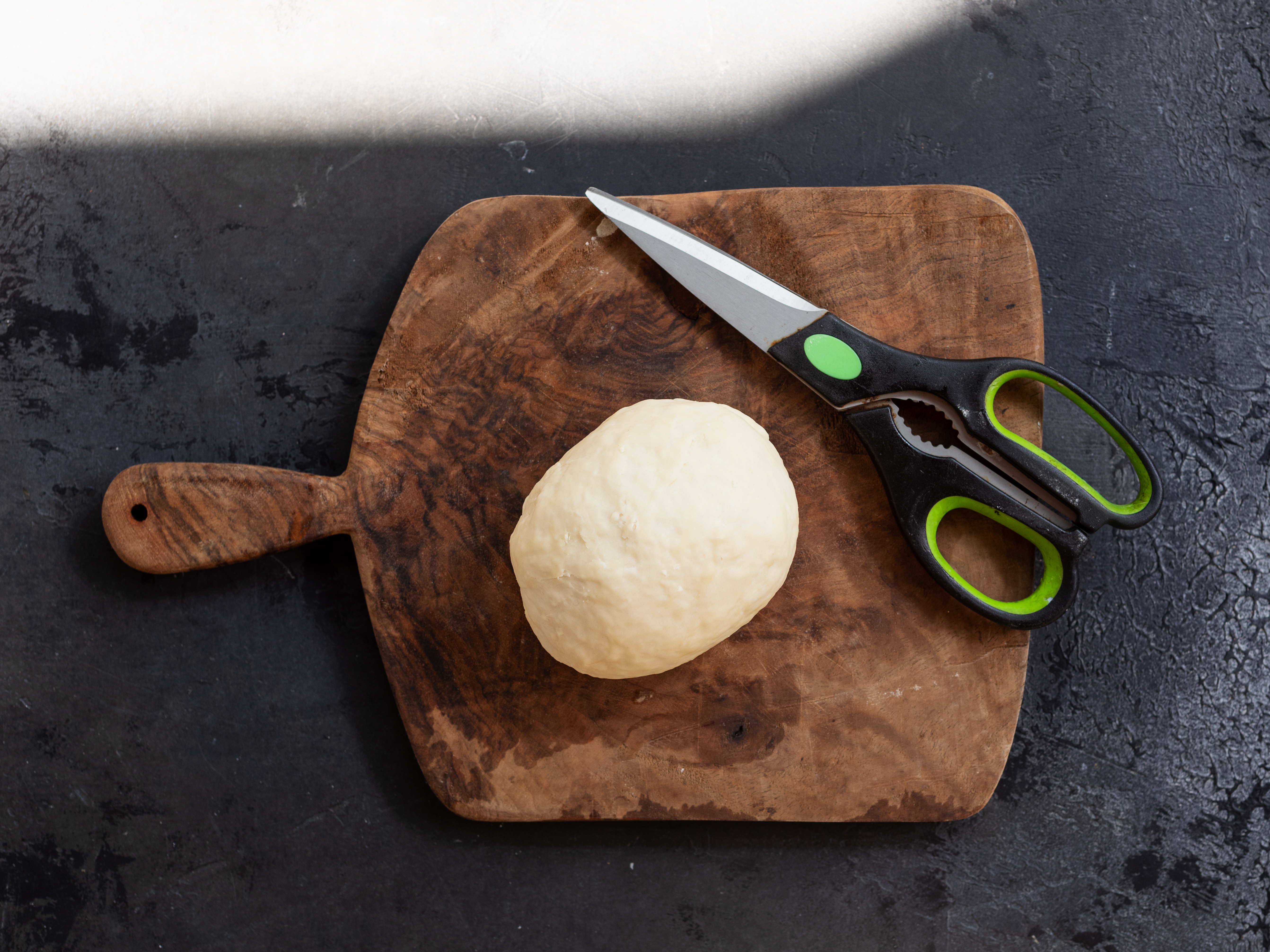 Schritt 2: Nudeln  für Asiatische Scherennudeln schneiden und kochen 