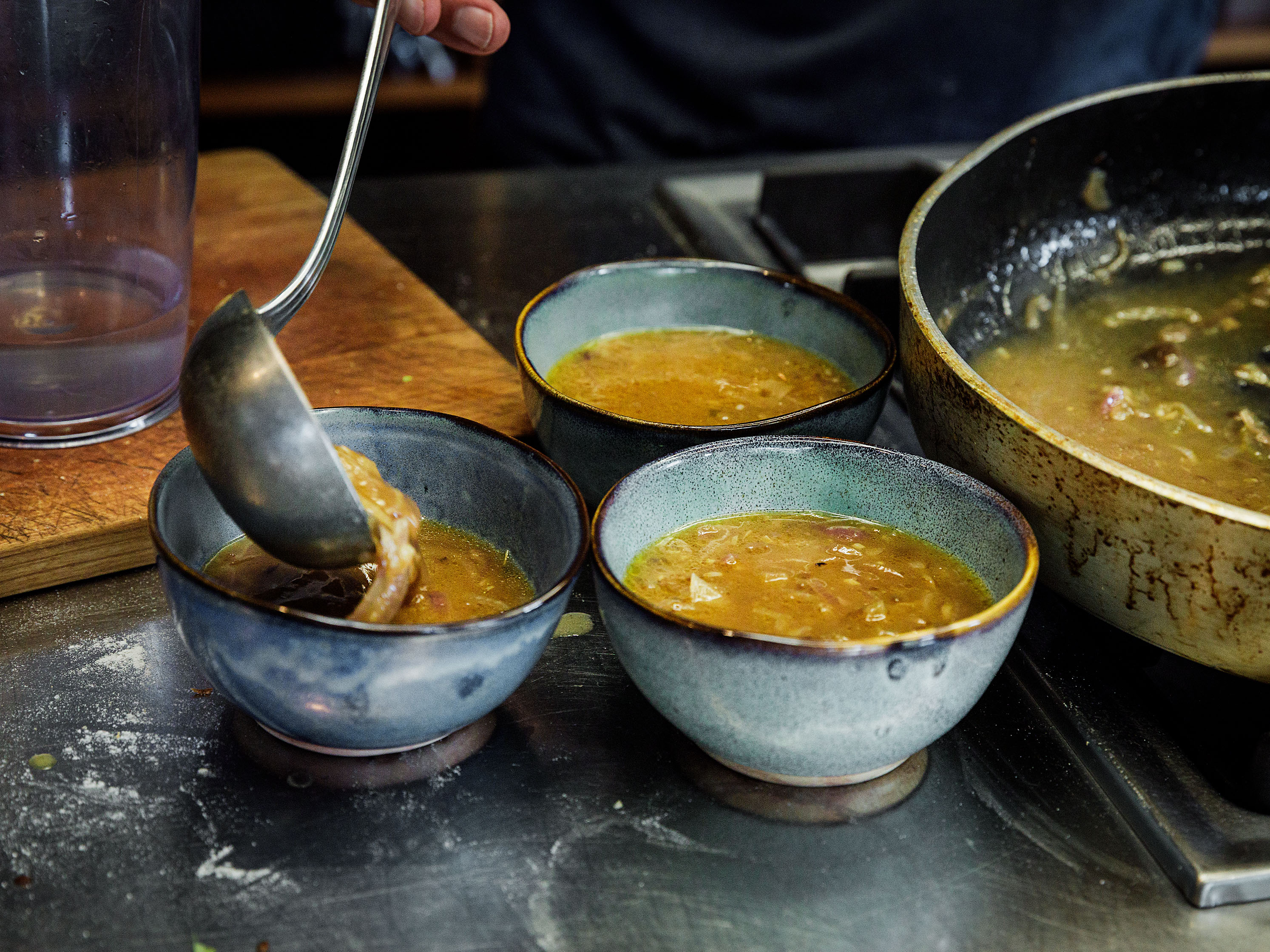 Schritt 3:  Croûtons für Französische Zwiebelsuppe zubereiten und anrichten