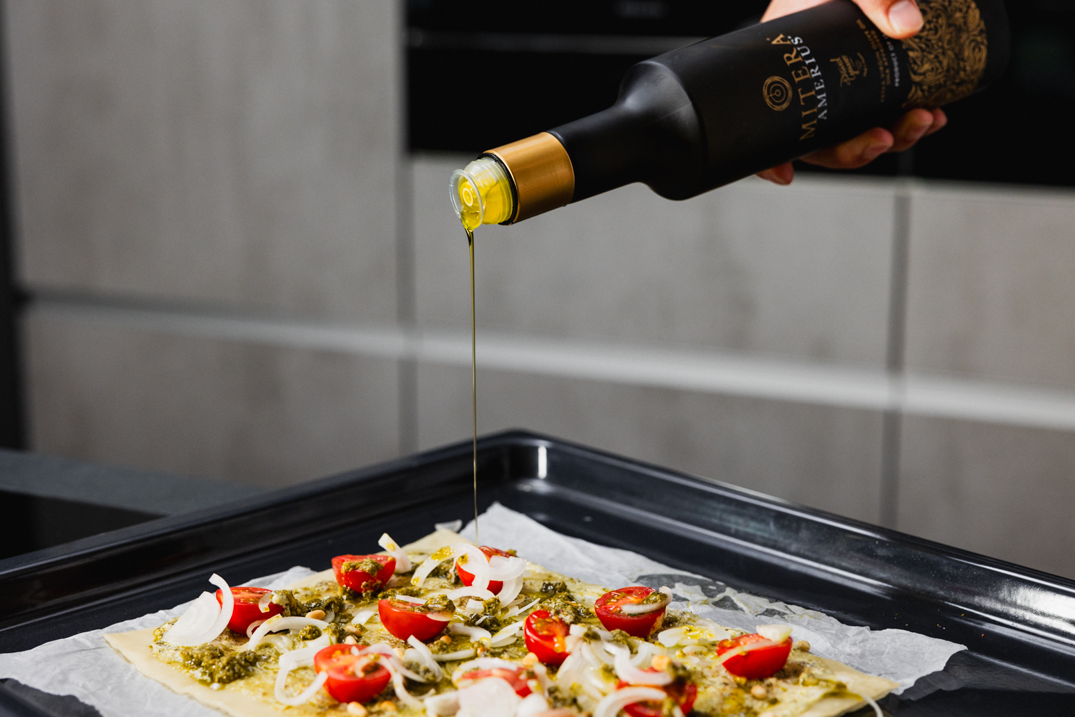 Schritt 2: Flammkuchen belegen und im Ofen backen