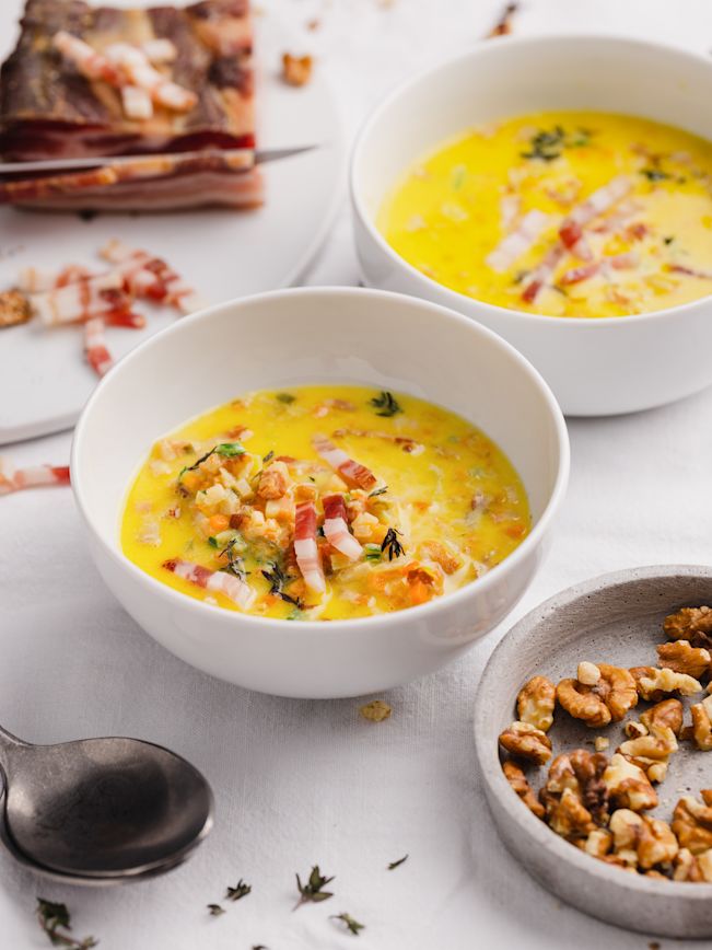 Safransuppe mit Wurzelgemüse und Speck Zutaten Safransuppe mit Wurzelgemüse und Speck Zutaten