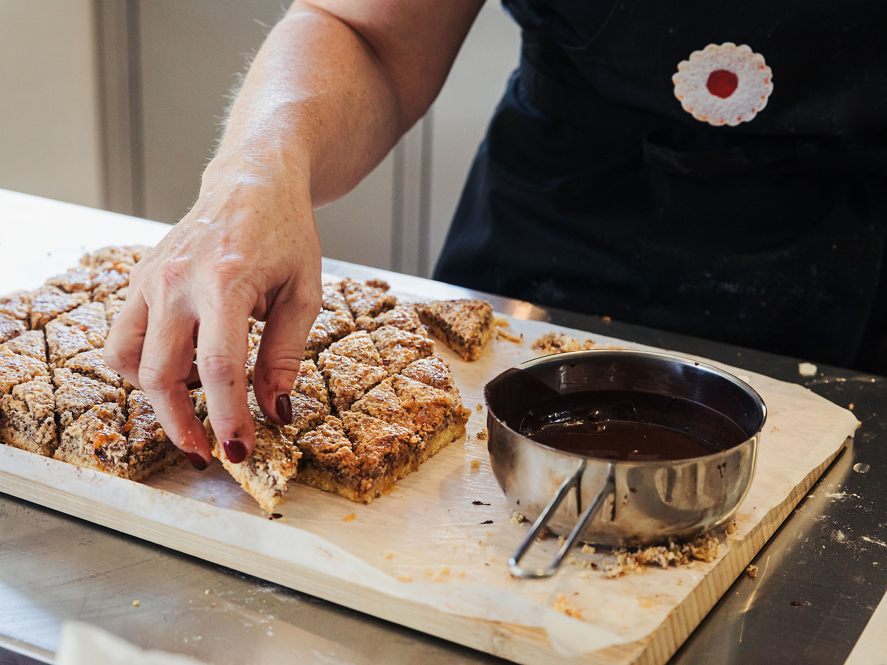 Schritt 3: Nussmasse für Nussecken zubereiten  