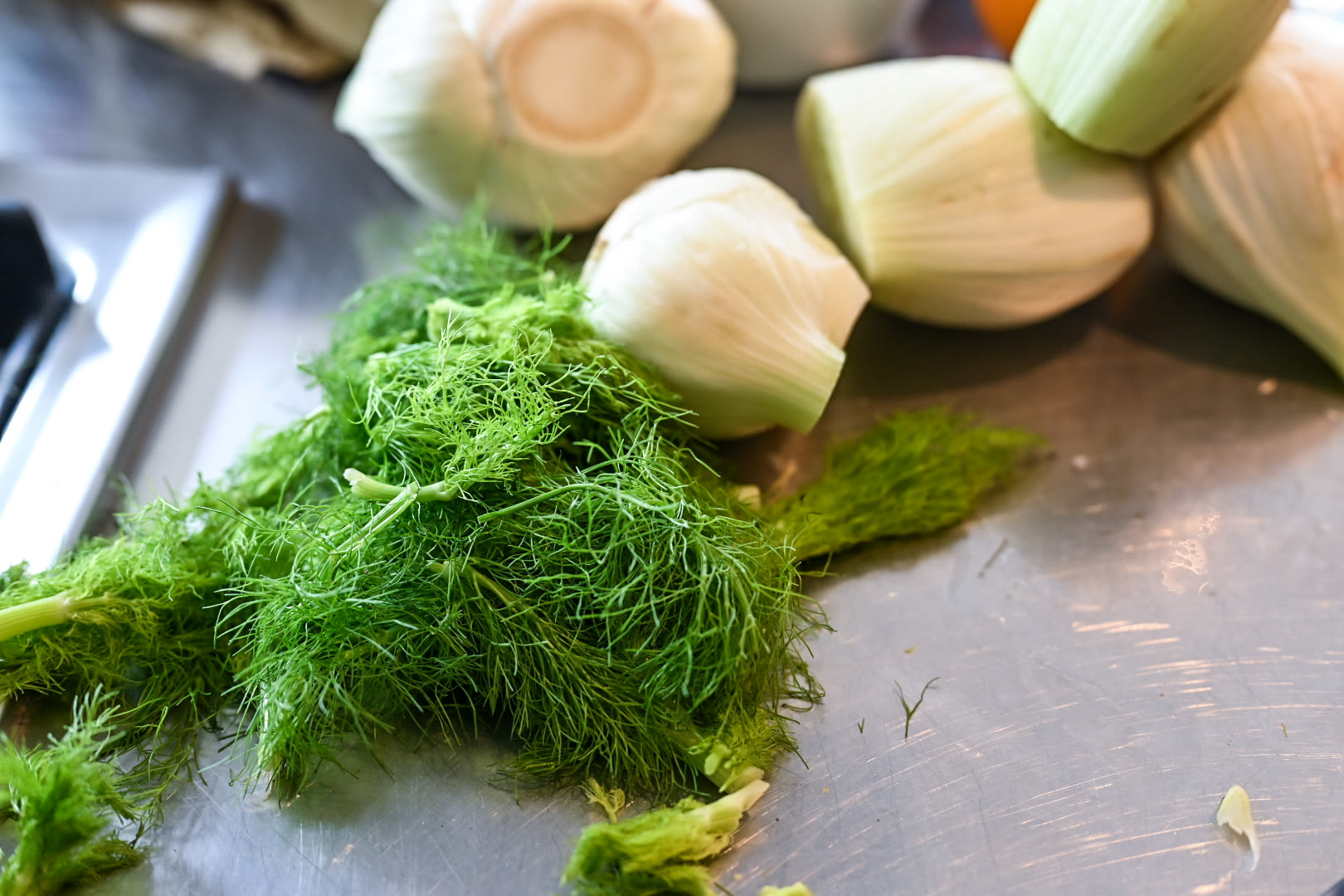 Schritt 1:  Fenchel und Orangen für Wild fermentierte Fenchel mit Orangen vorbereiten 