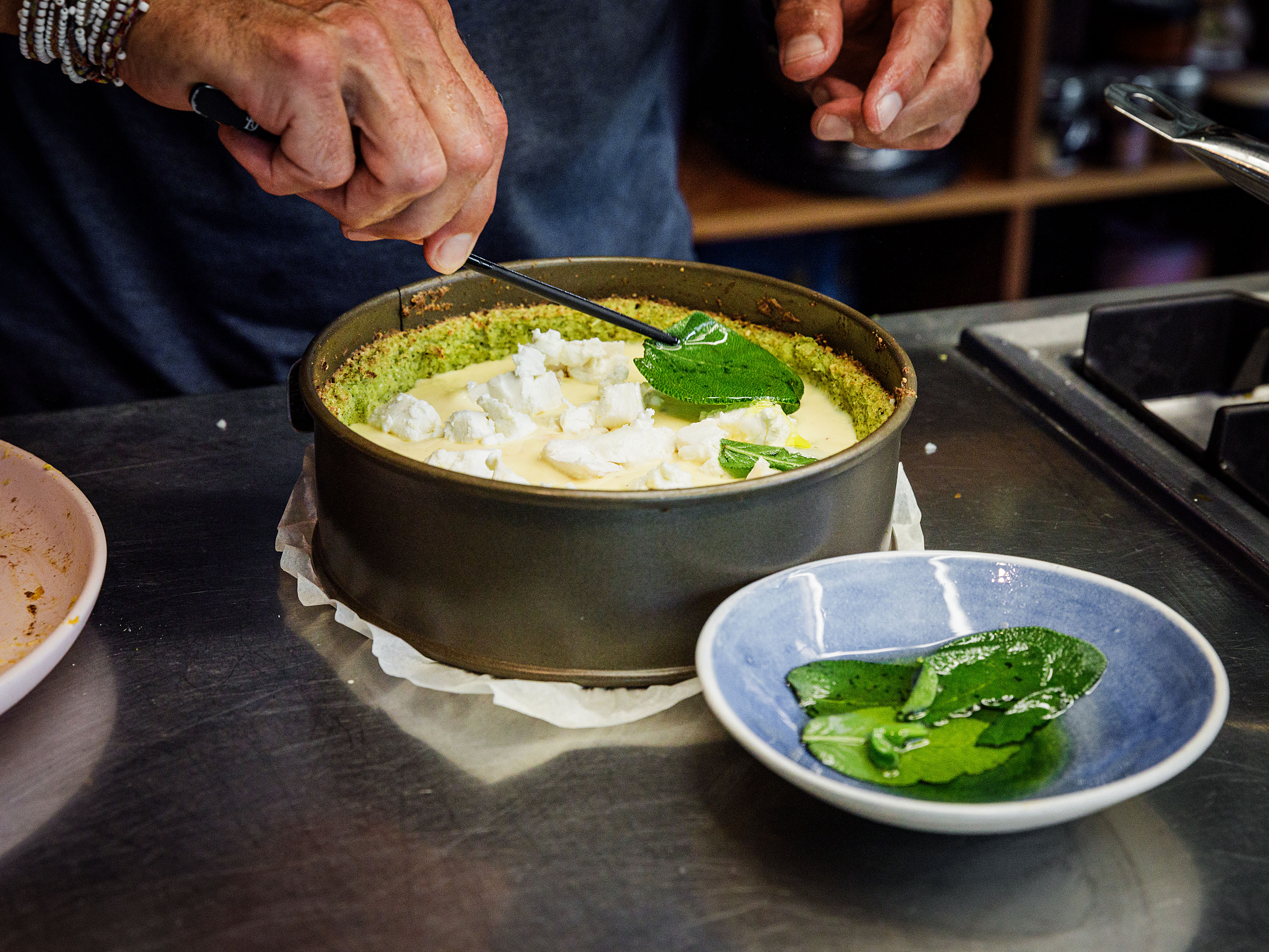 Schritt 3: Kürbis und Teig für Kürbistarte mit Broccoliteig, Ziegenkäse und Salbei backen