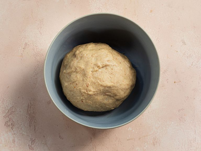 Schritt 1: Teig für Apfel-Mandel-Zopf zubereiten Schritt 1: Teig für Apfel-Mandel-Zopf zubereiten