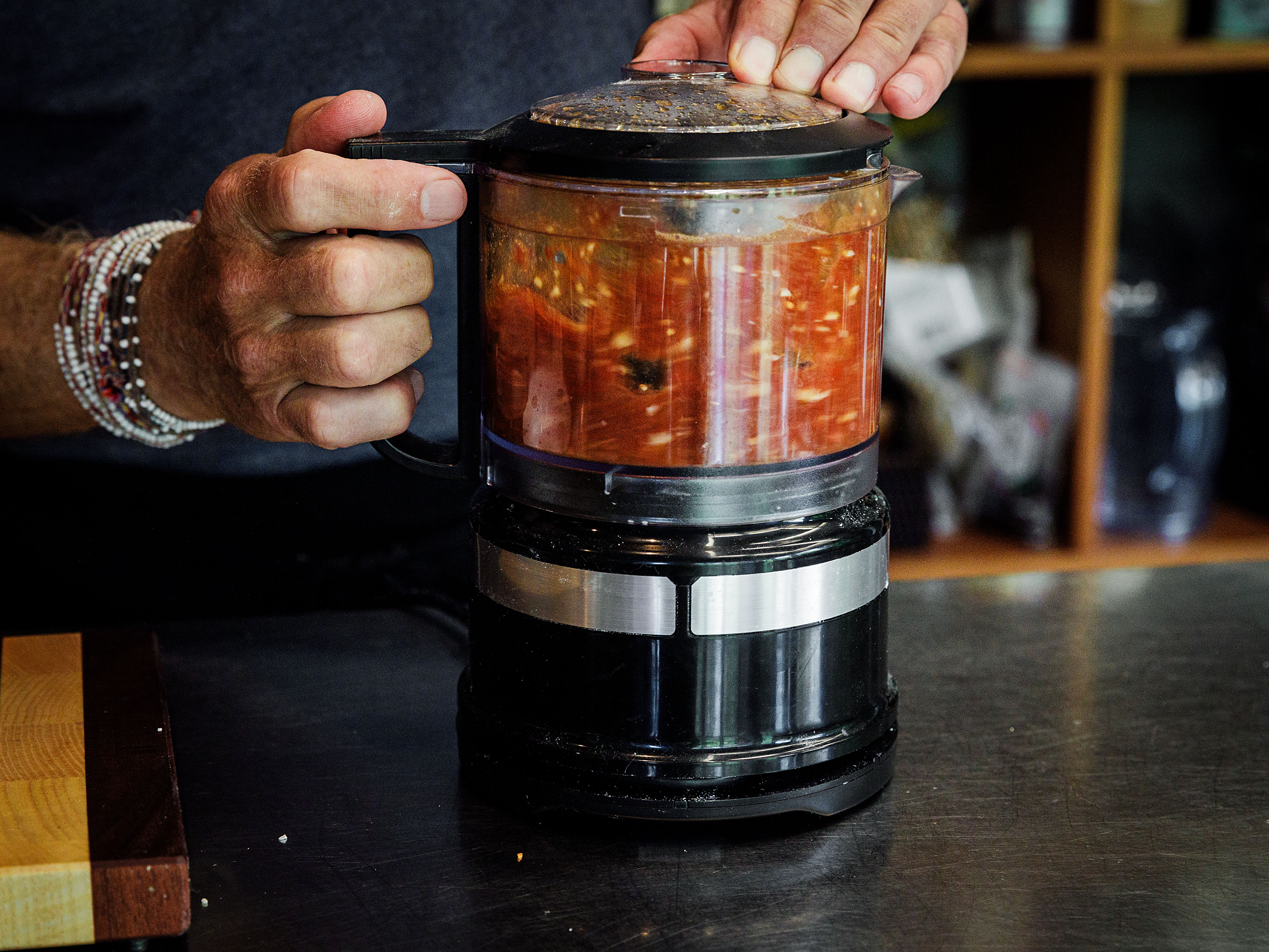 Schritt 1: Alle Zutaten zusammen geben und das Ganze fein mixen