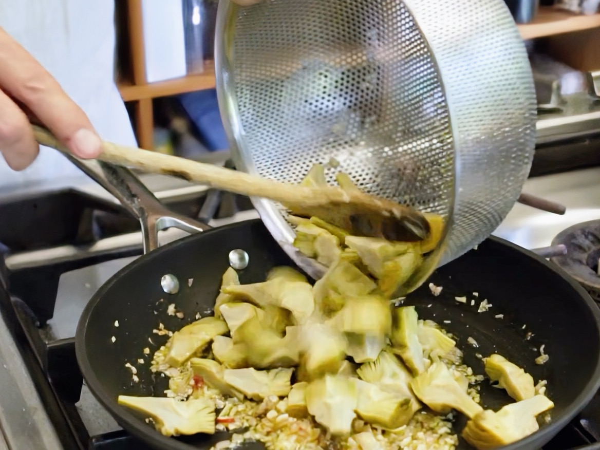 Schritt 2: Zubereitung der Artischocken für Artischocken Pilz Bruschetta  