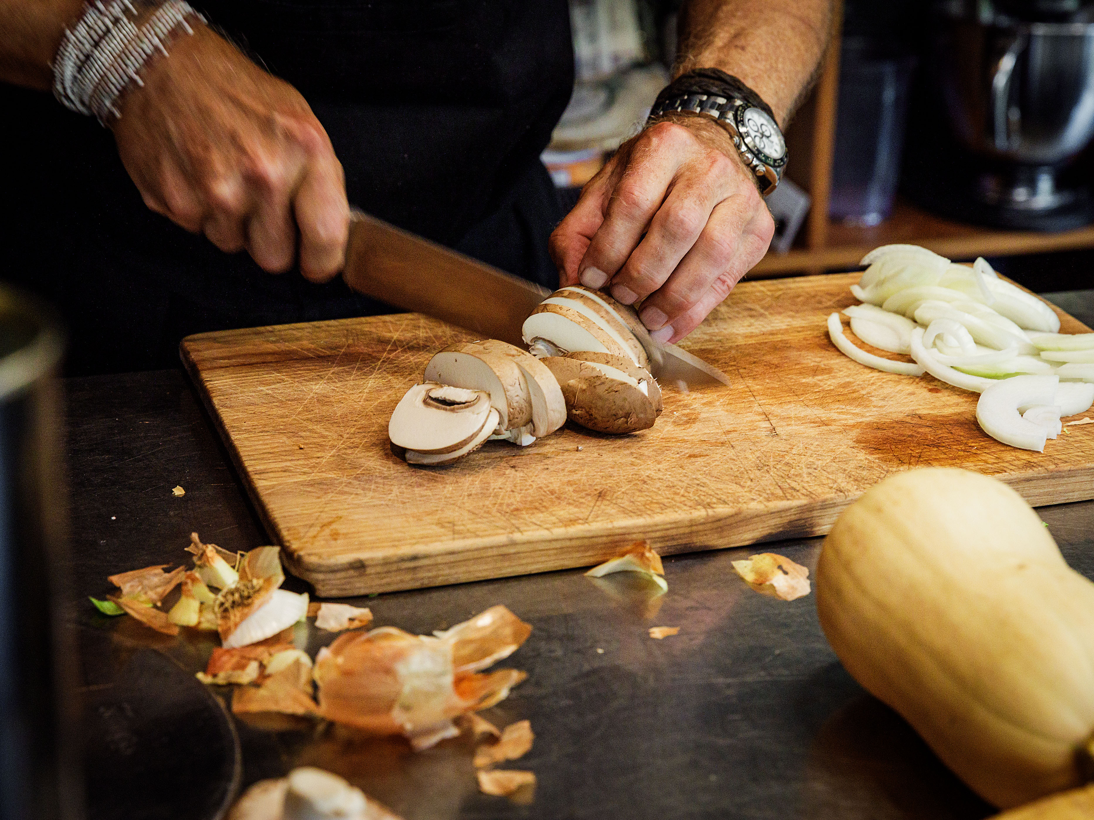 Schritt 1:  Champignons für Kürbis-Kartoffel-Tian zubereiten 