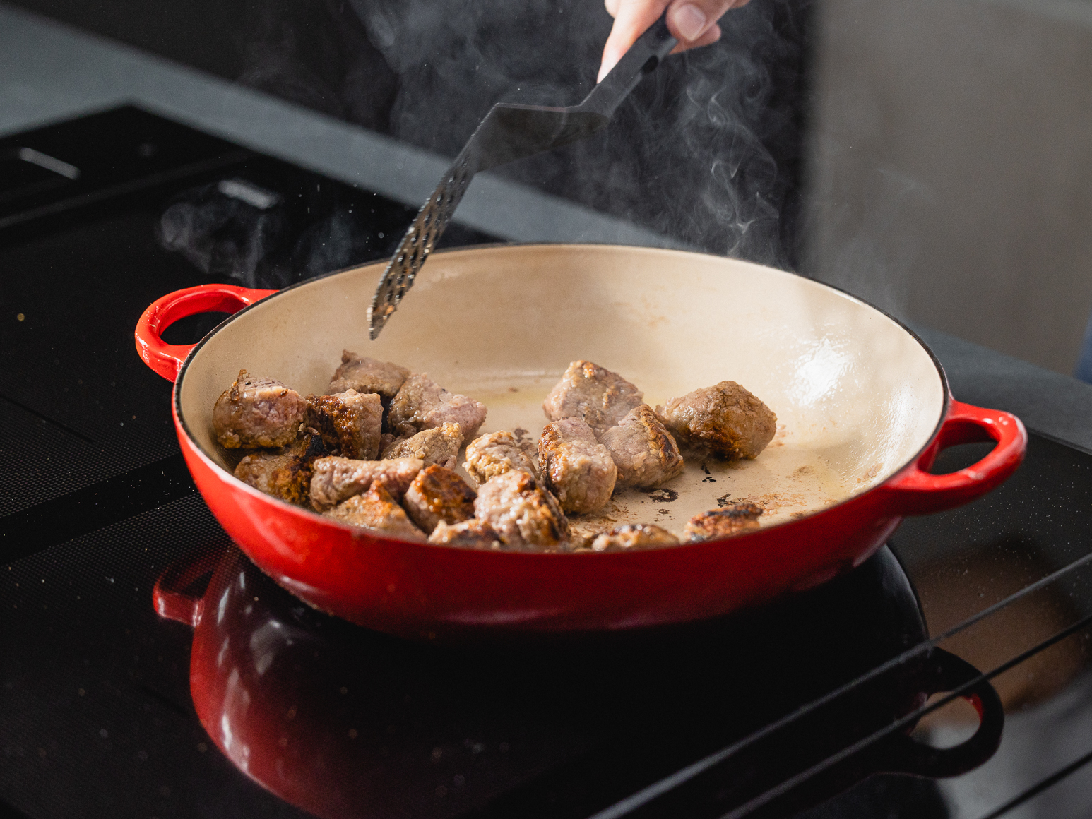 Schritt 2: Fleisch für Bœuf bourguignon anbraten  