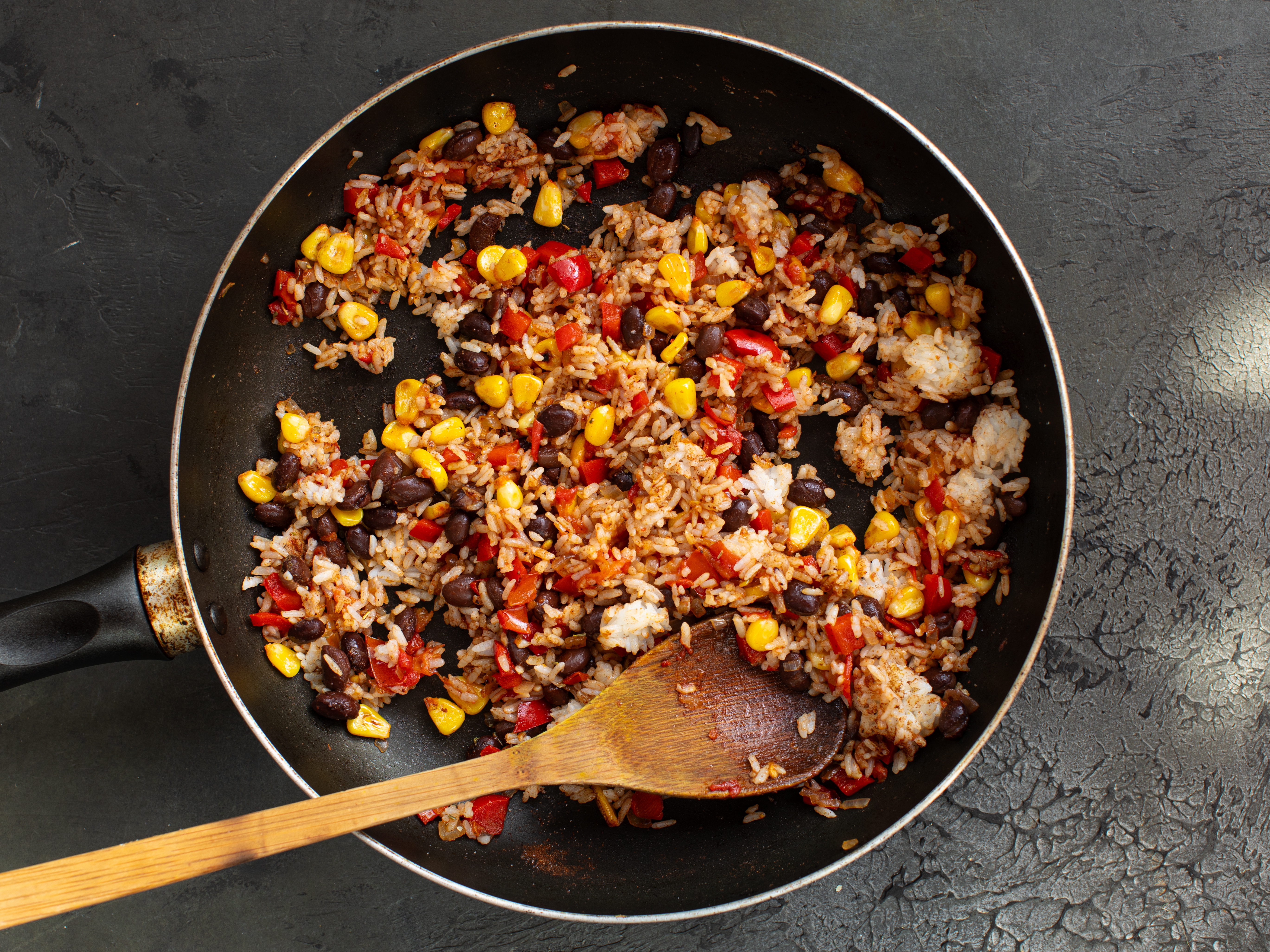 Schritt 2: Zutaten der Reismischung für Frühstücks-Burrito 