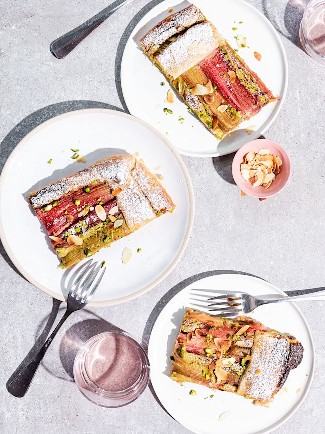 Rhabarber-Blätterteig Tarte mit Pistaziencreme Rezept Rhabarber-Blätterteig Tarte mit Pistaziencreme Rezept