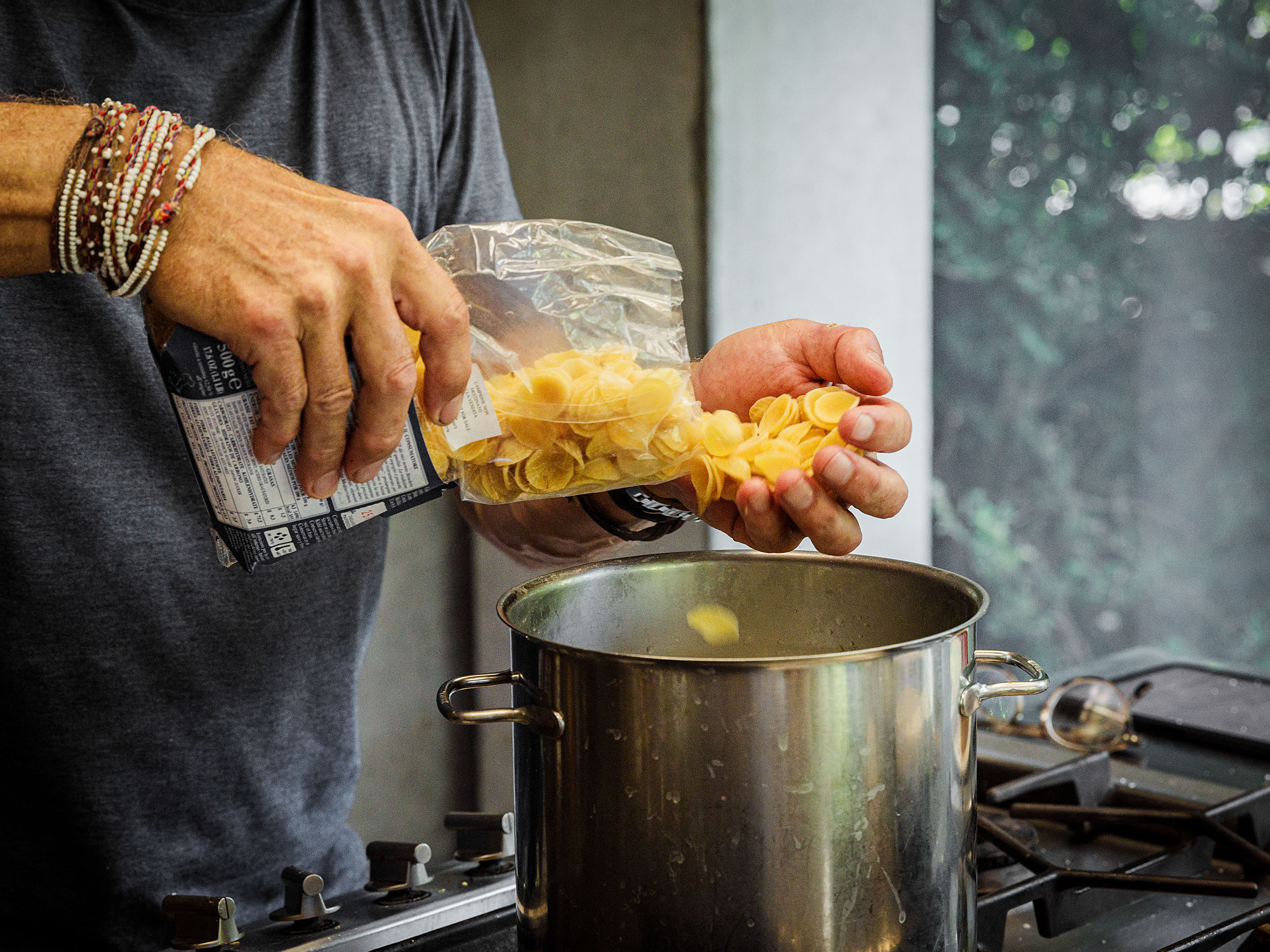 Schritt 3: Die Pasta in kochendes Salzwasser geben