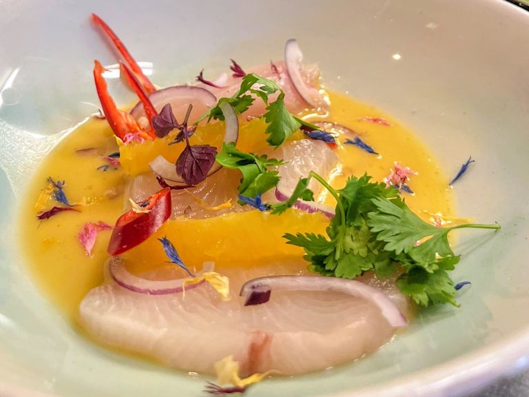 Schritt 2: Kingfisch Crudo anrichten Schritt 2: Kingfisch Crudo anrichten