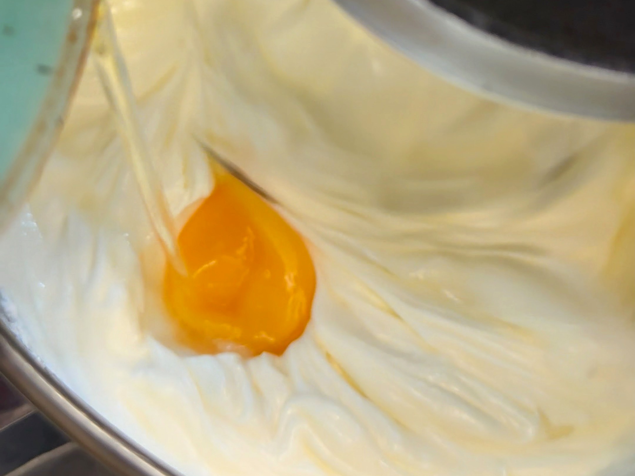 Schritt 2: Biscuitboden für Mascarpone-Meringue-Cheesecake mit Passionsfrucht backen